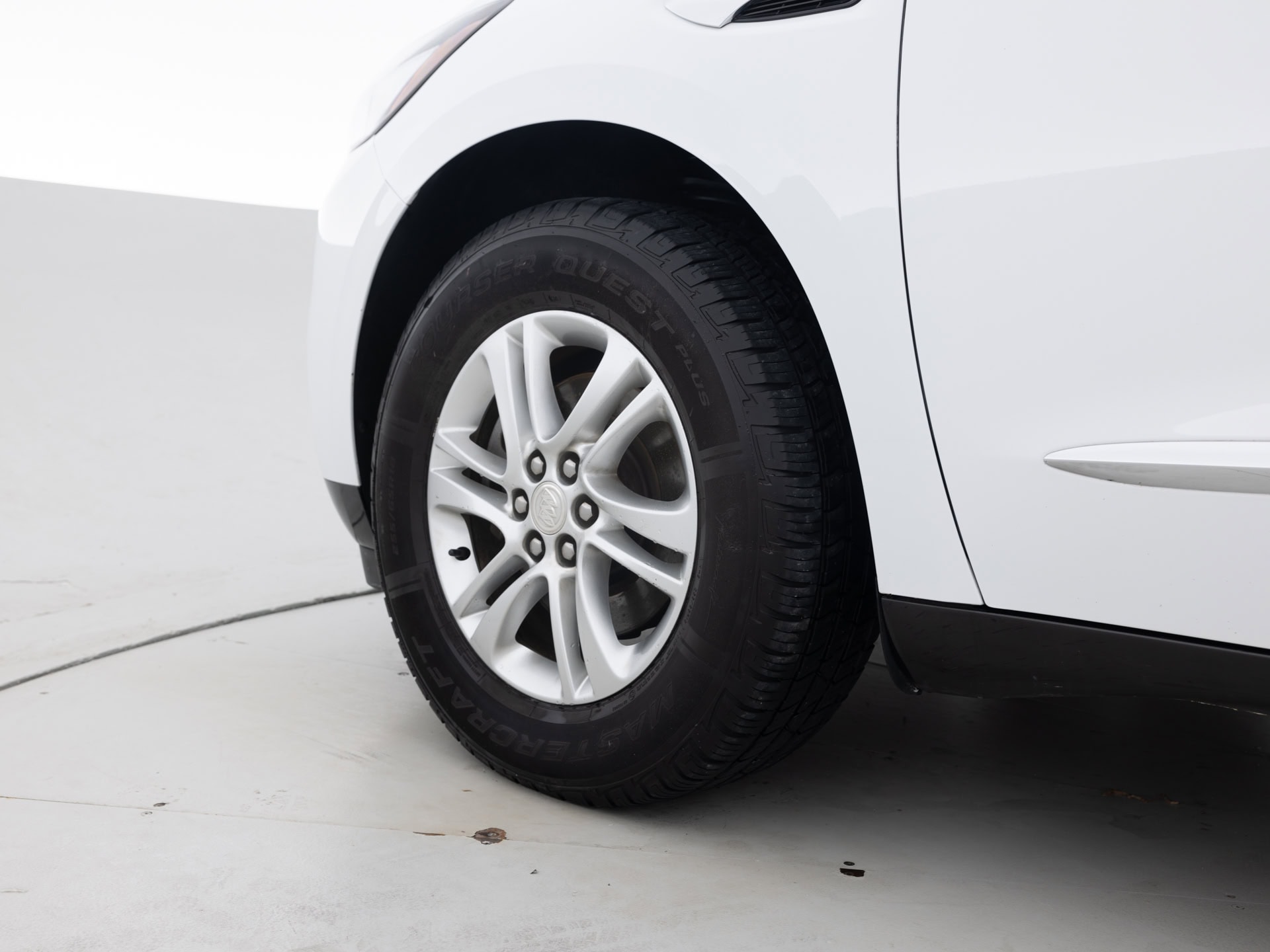 Used White Buick Exclave Essence-9 for Sale