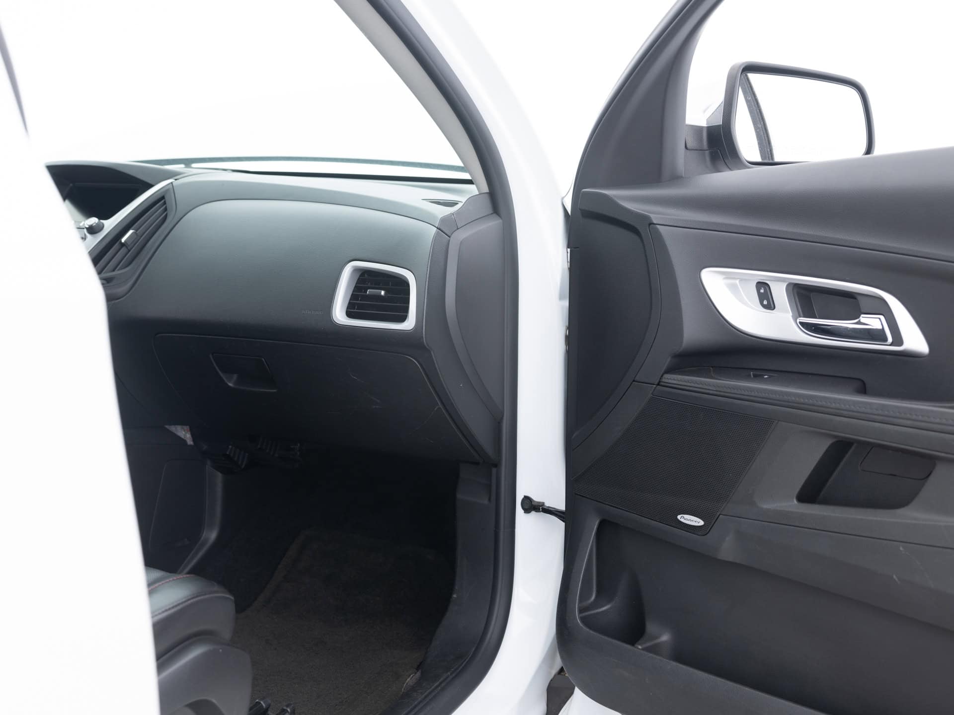 Used White Chevrolet Equinox LTZ-20 for Sale