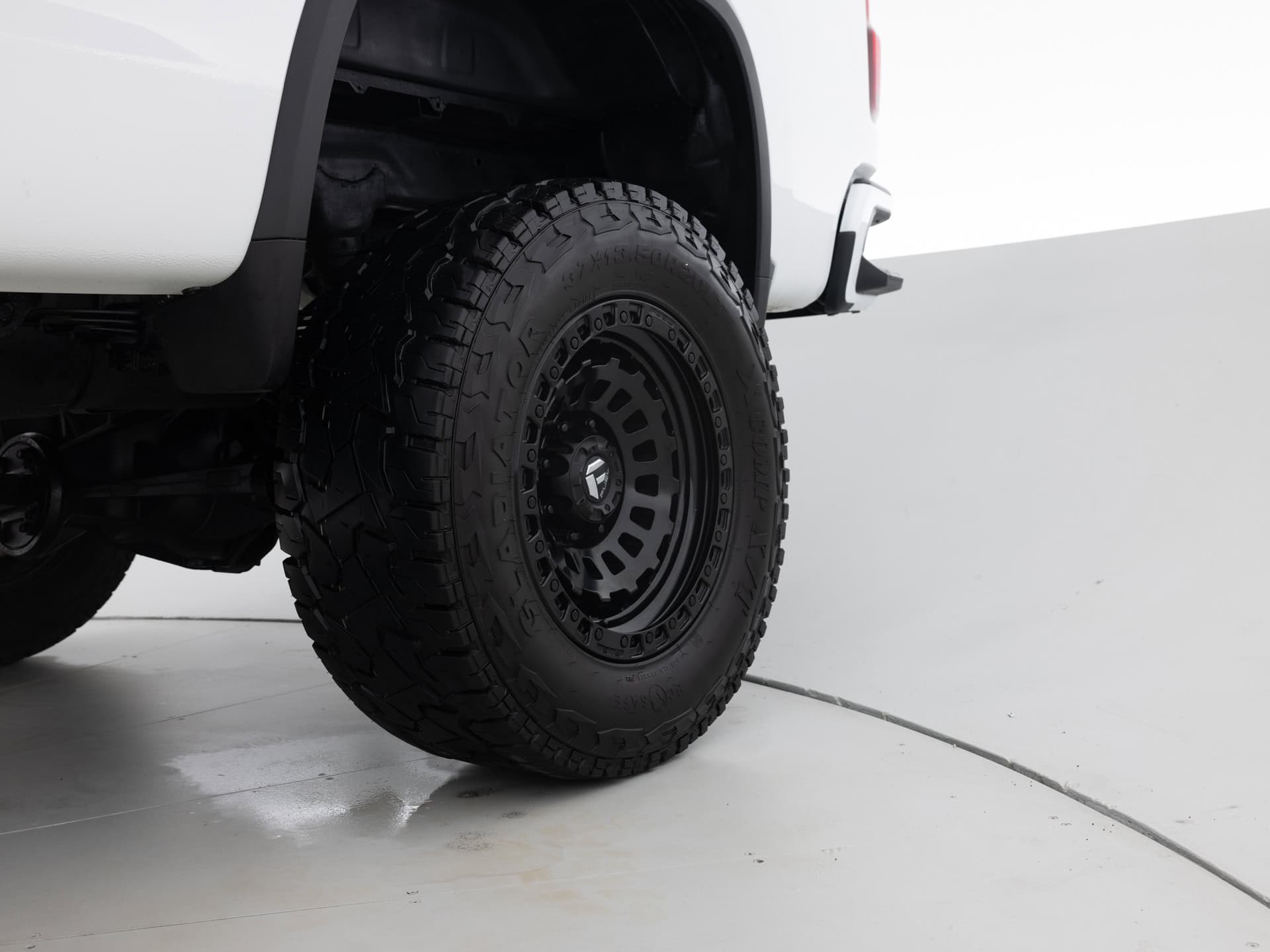 white chevrolet silverado 2500hd 10