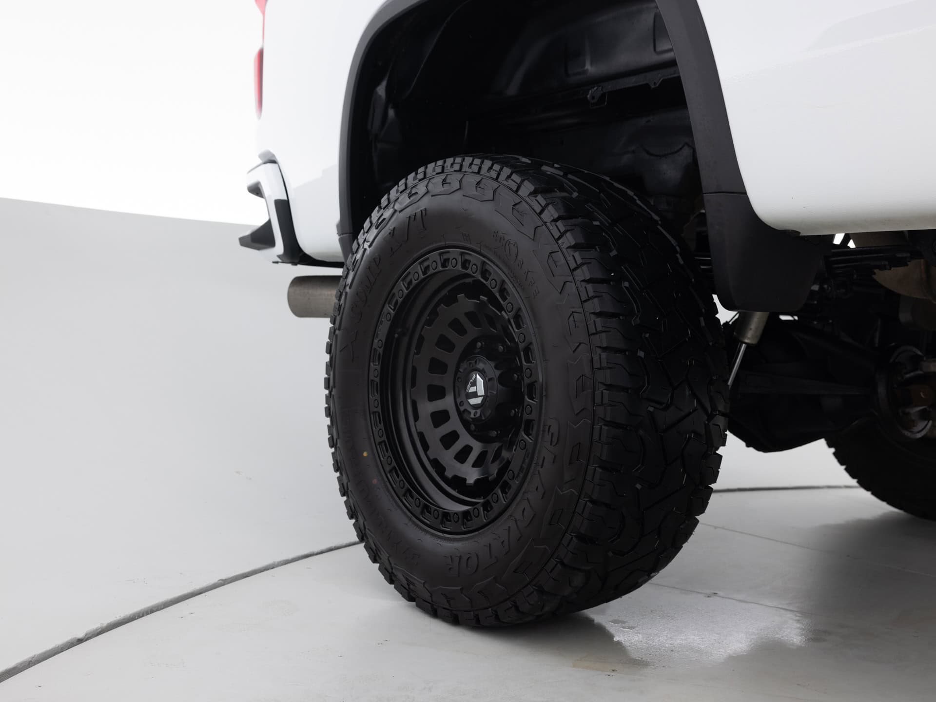 white chevrolet silverado 2500hd 11