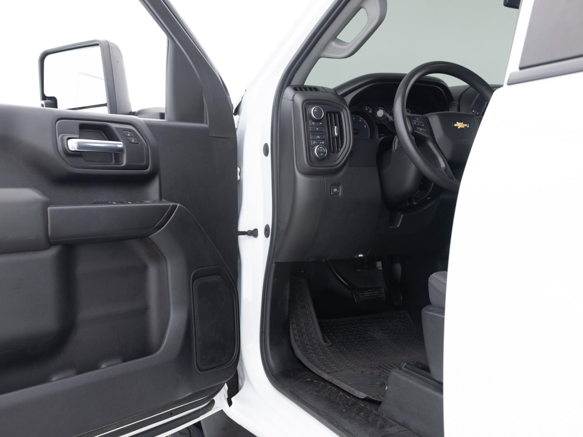 white chevrolet silverado 2500hd 20