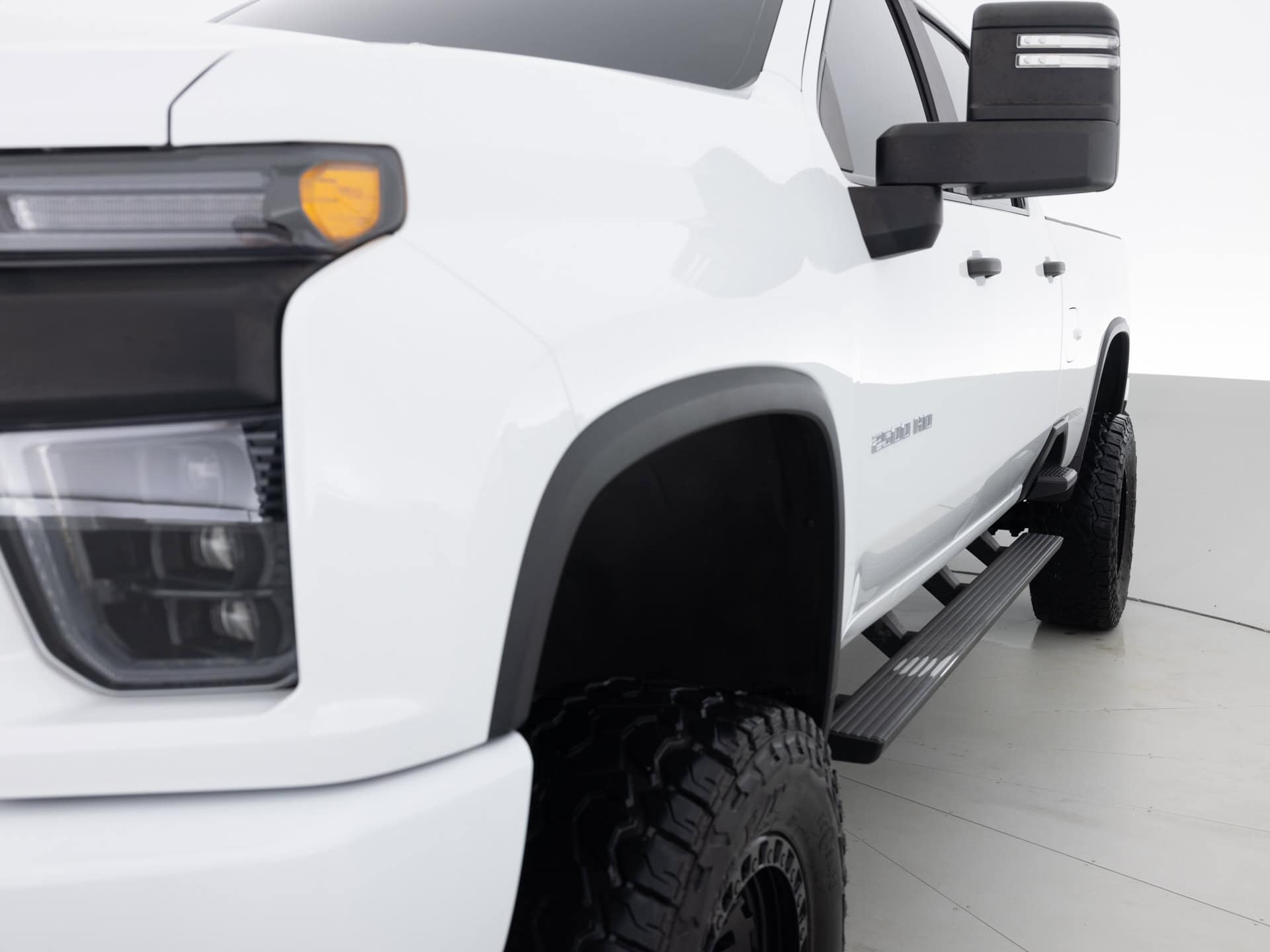 white chevrolet silverado 2500hd 3