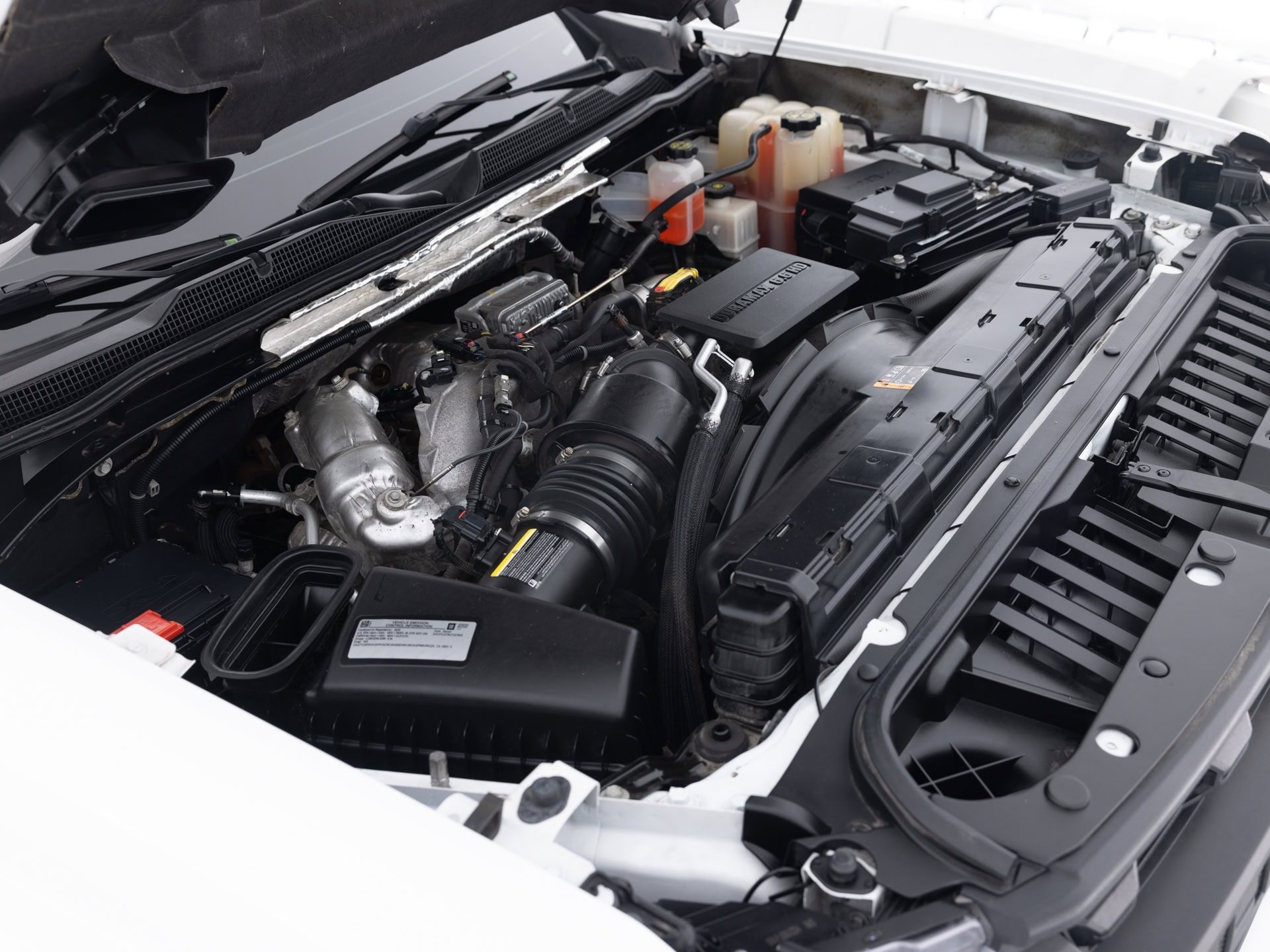white chevrolet silverado 2500hd 34