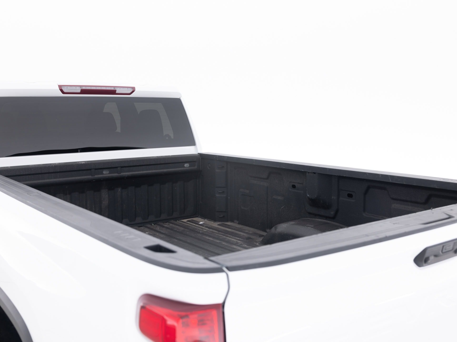 white chevrolet silverado 2500hd 35