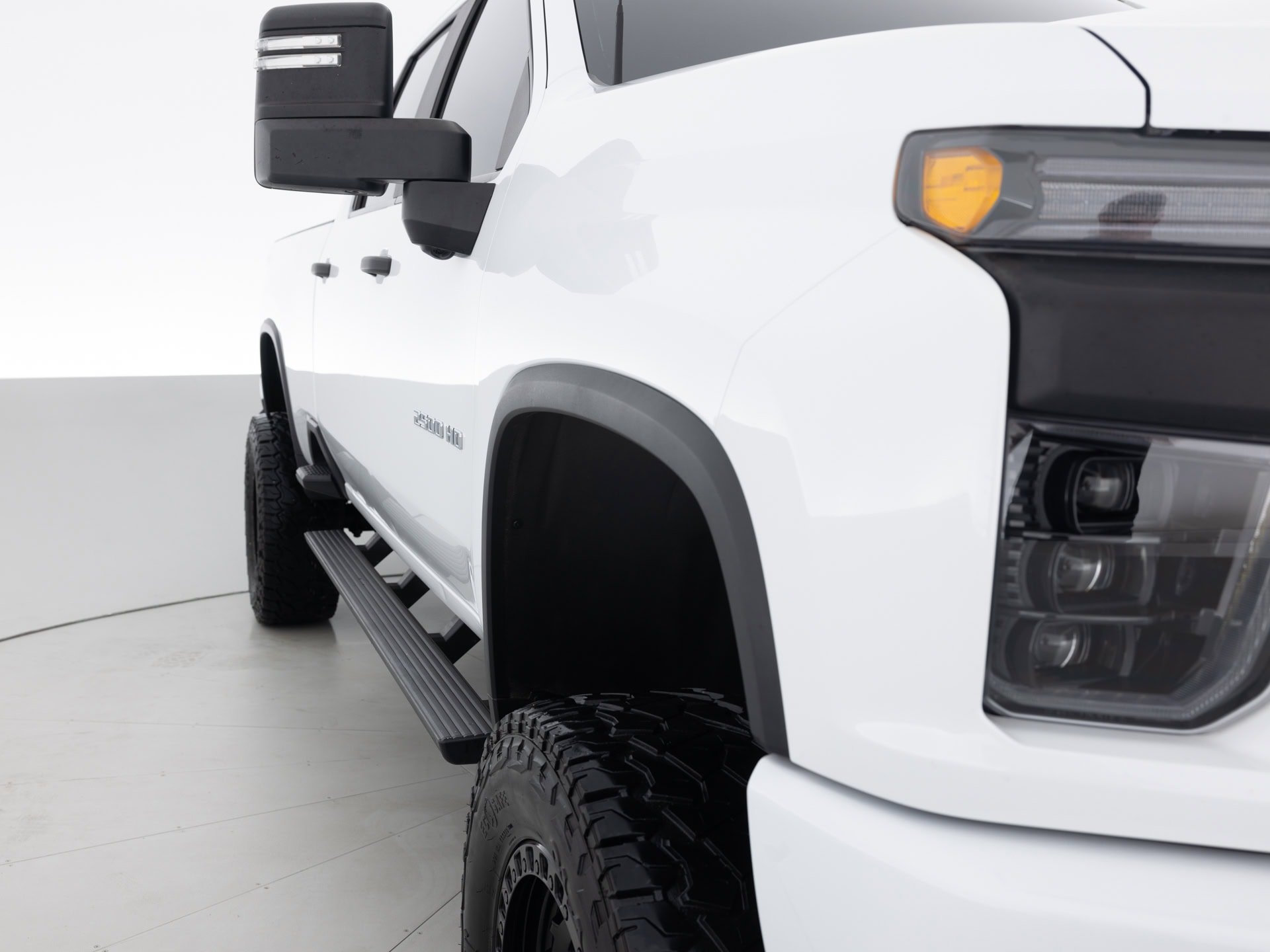 white chevrolet silverado 2500hd 4