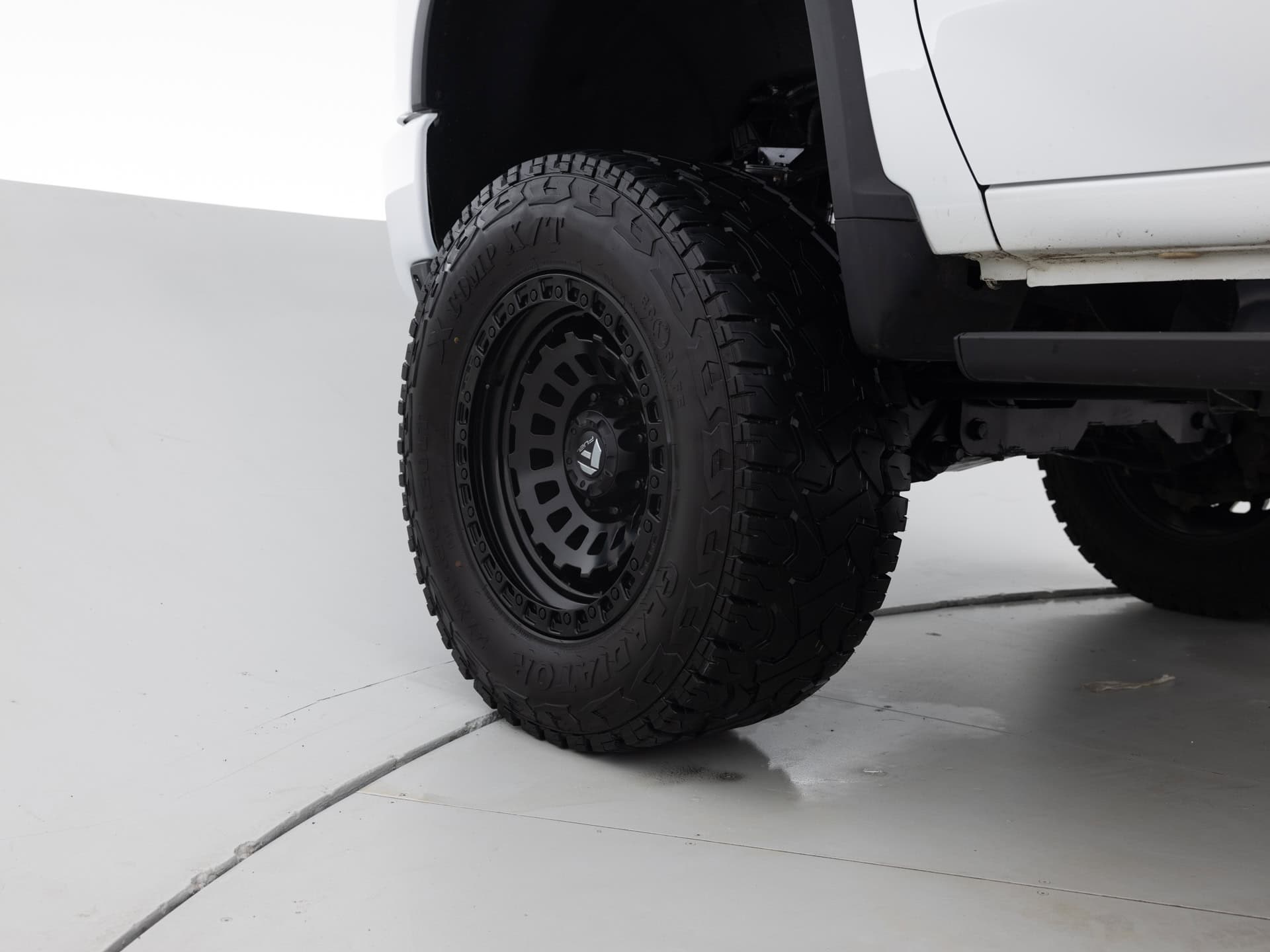 white chevrolet silverado 2500hd 9