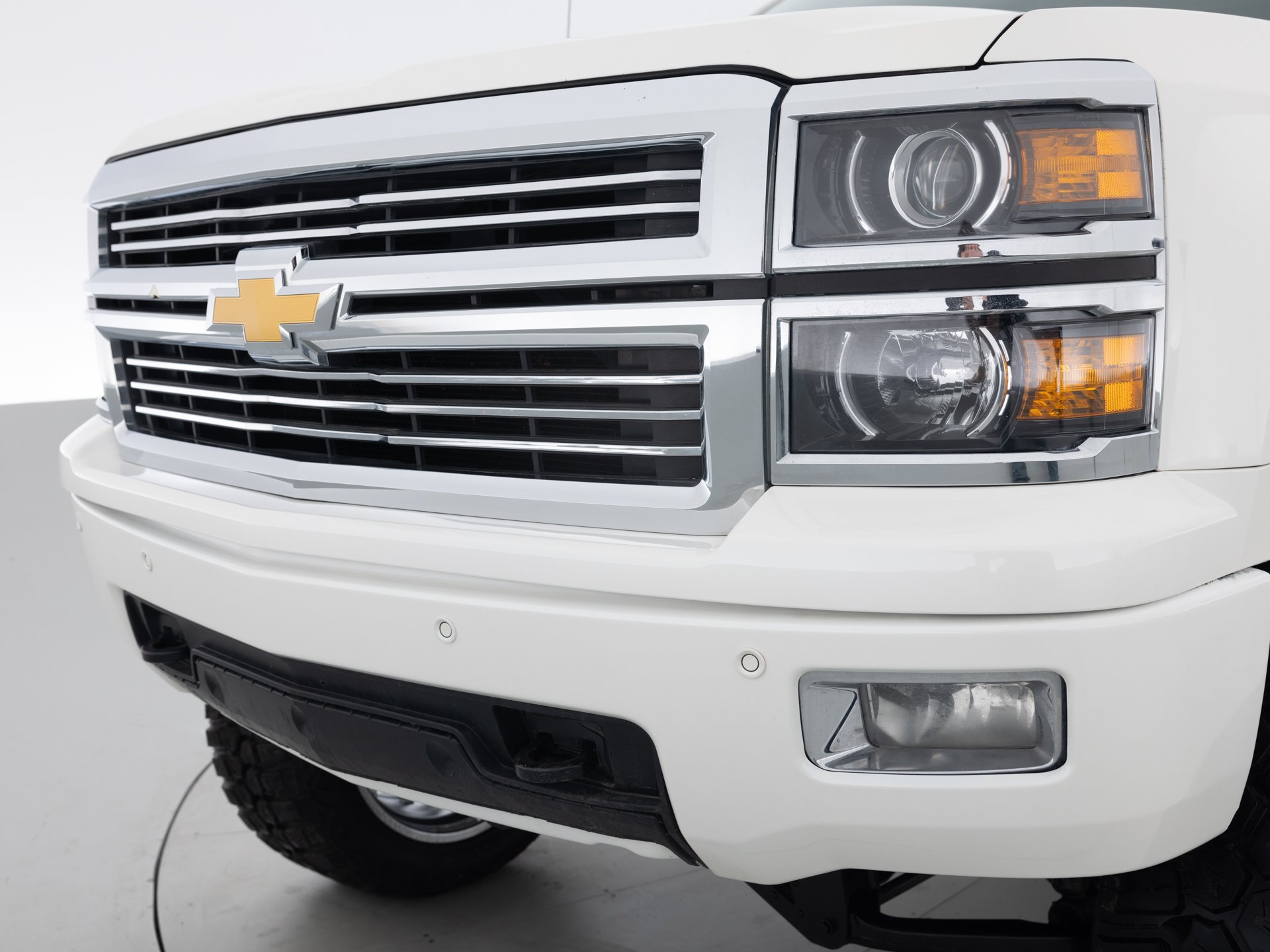 white chevrolet silverado highcountry 7