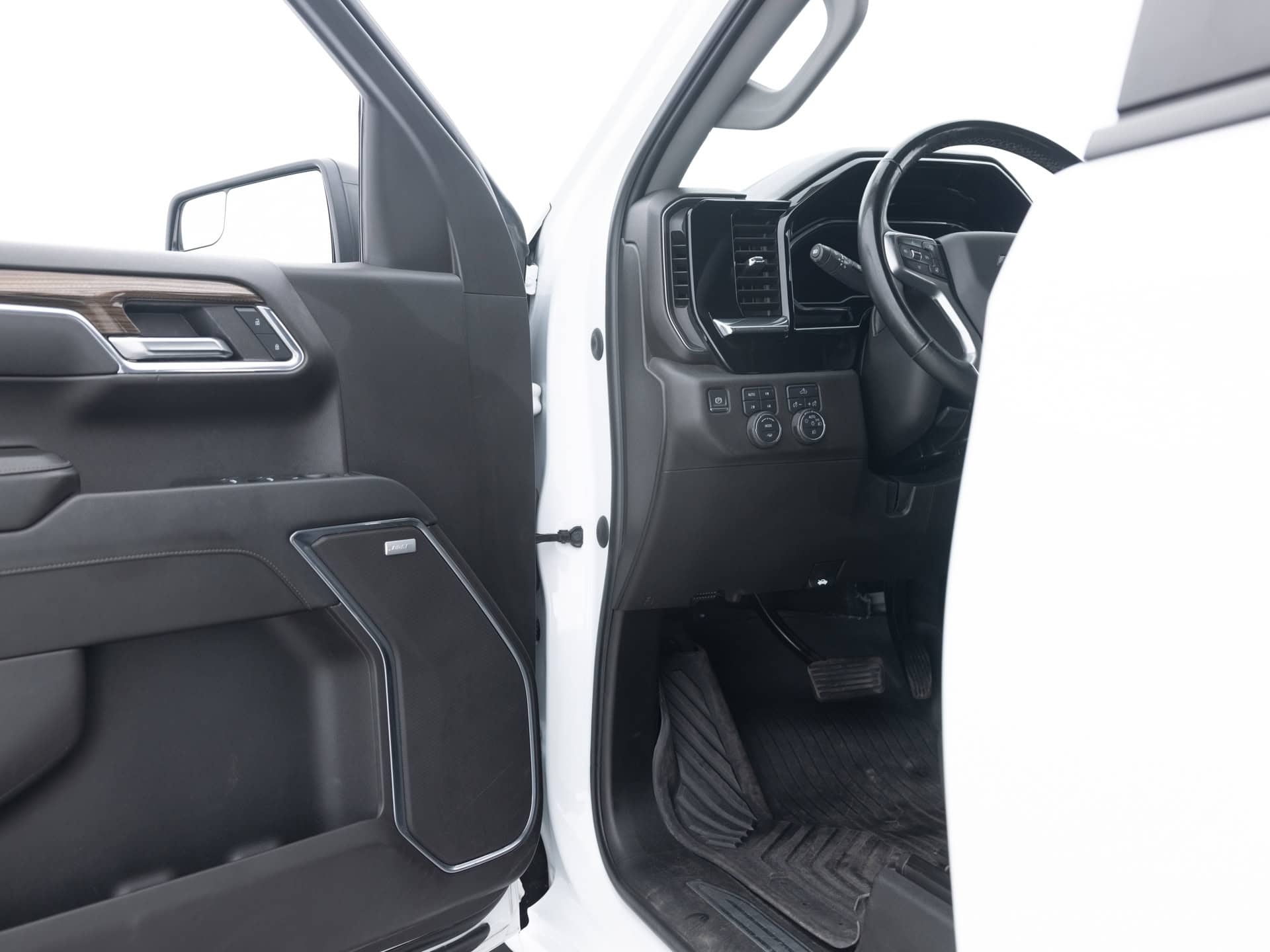 Used White Chevrolet Silverado RST-20 for Sale