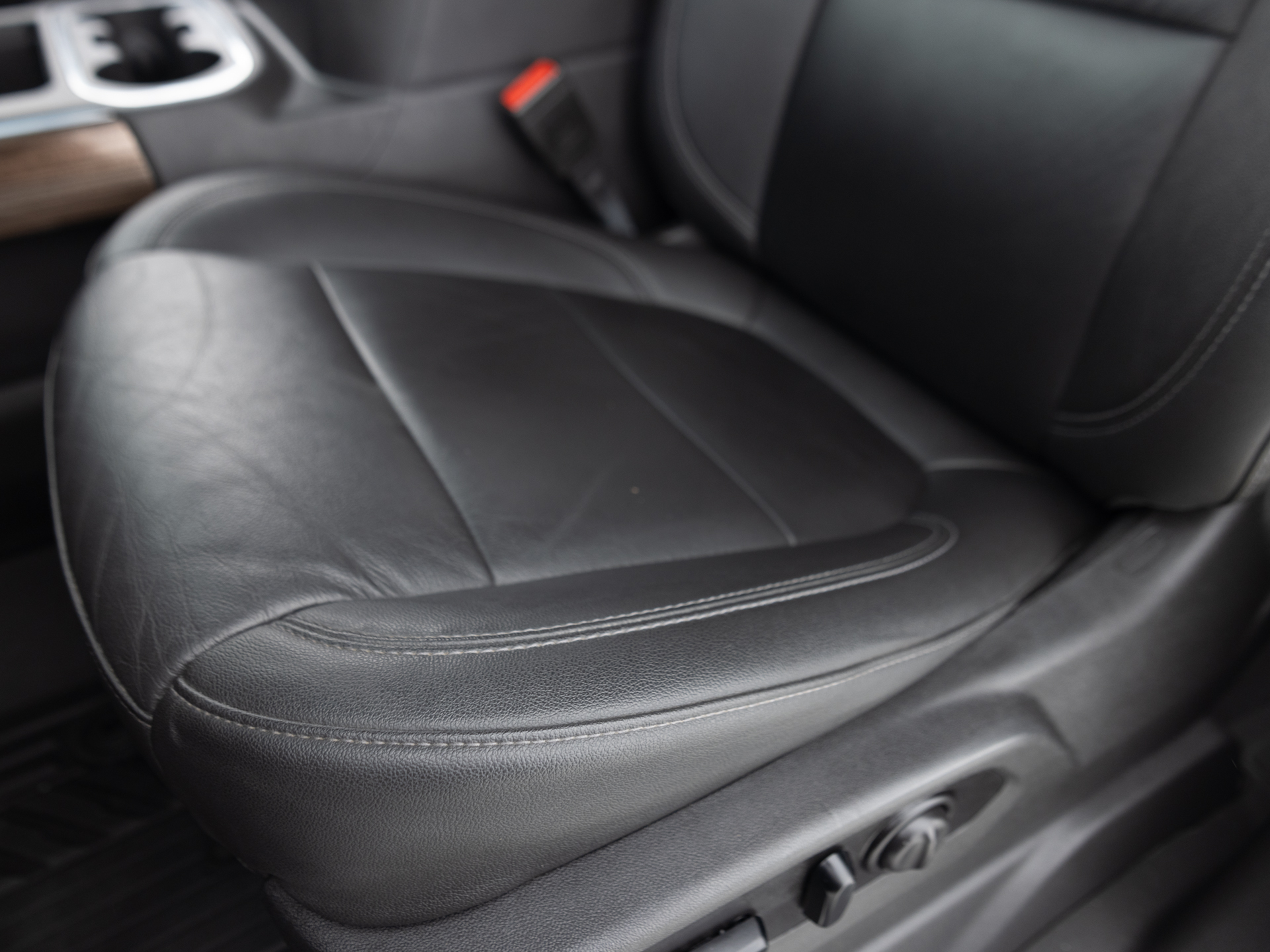 Used White Chevrolet Silverado Trail Boss-15 for Sale