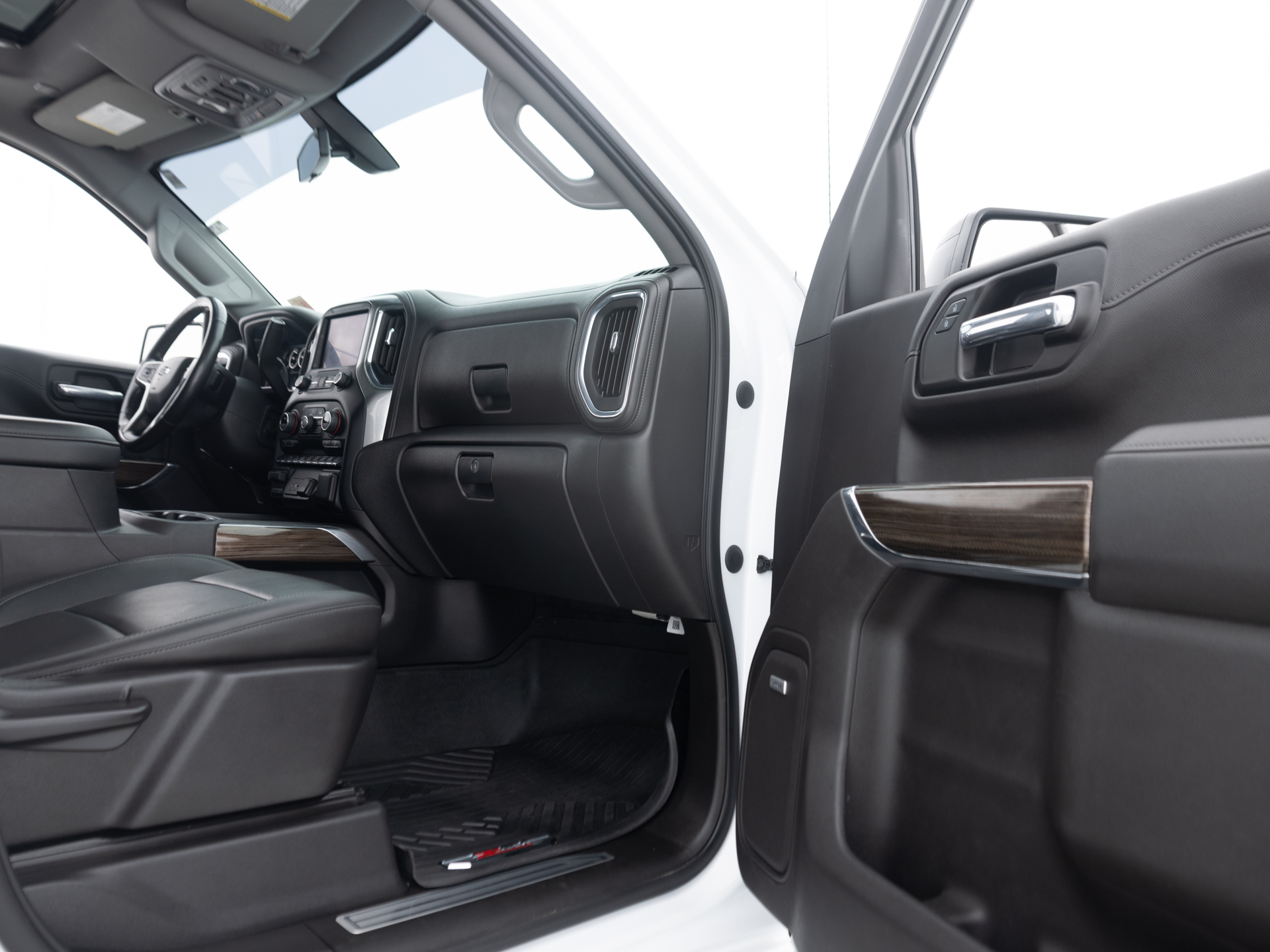 Used White Chevrolet Silverado Trail Boss-22 for Sale
