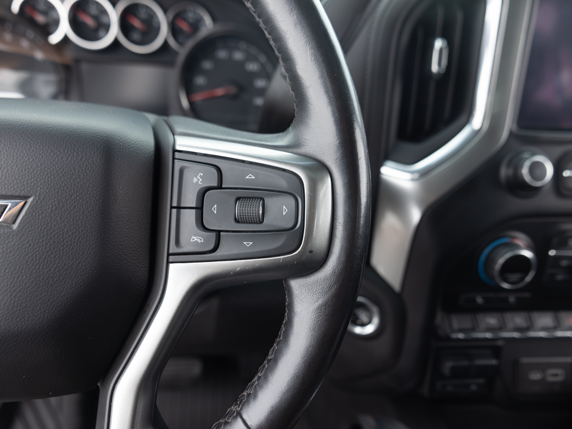 Used White Chevrolet Silverado Trail Boss-31 for Sale