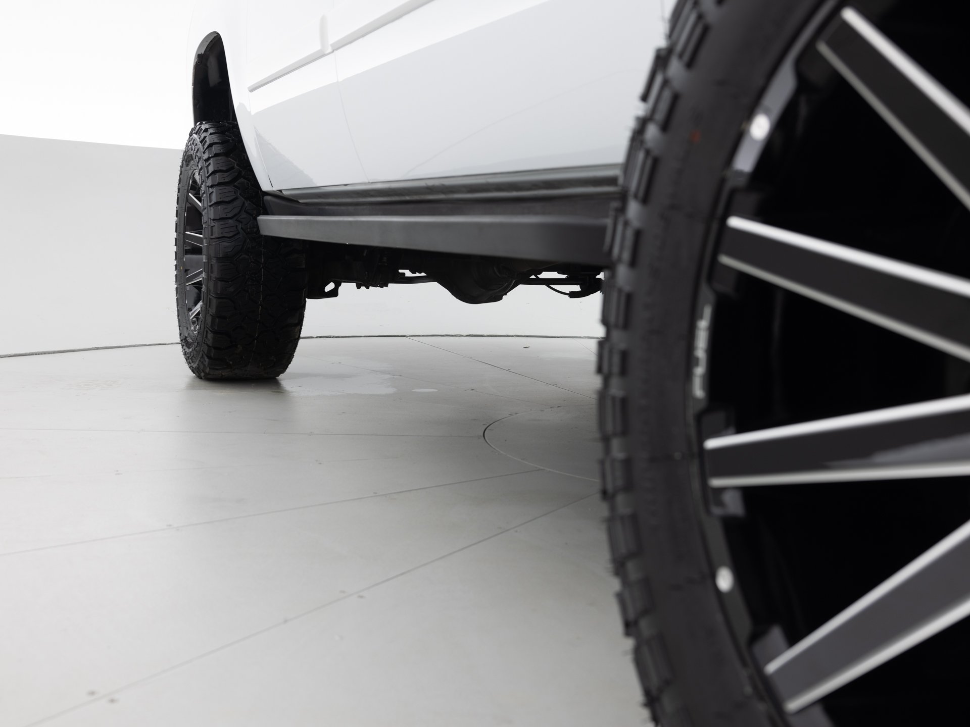 white chevrolet suburban lt 13