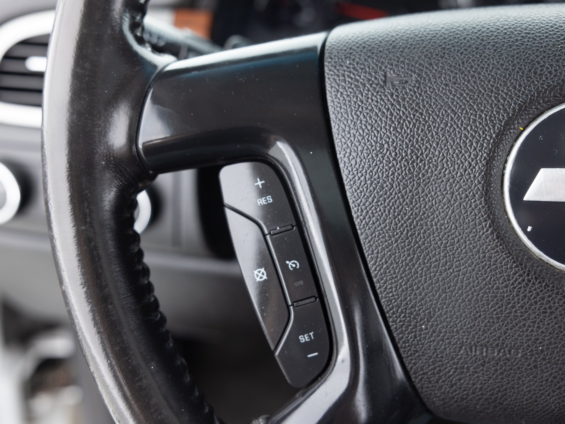 white chevrolet suburban lt 36