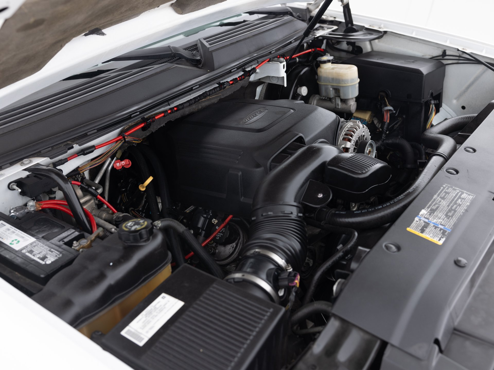 white chevrolet suburban lt 38