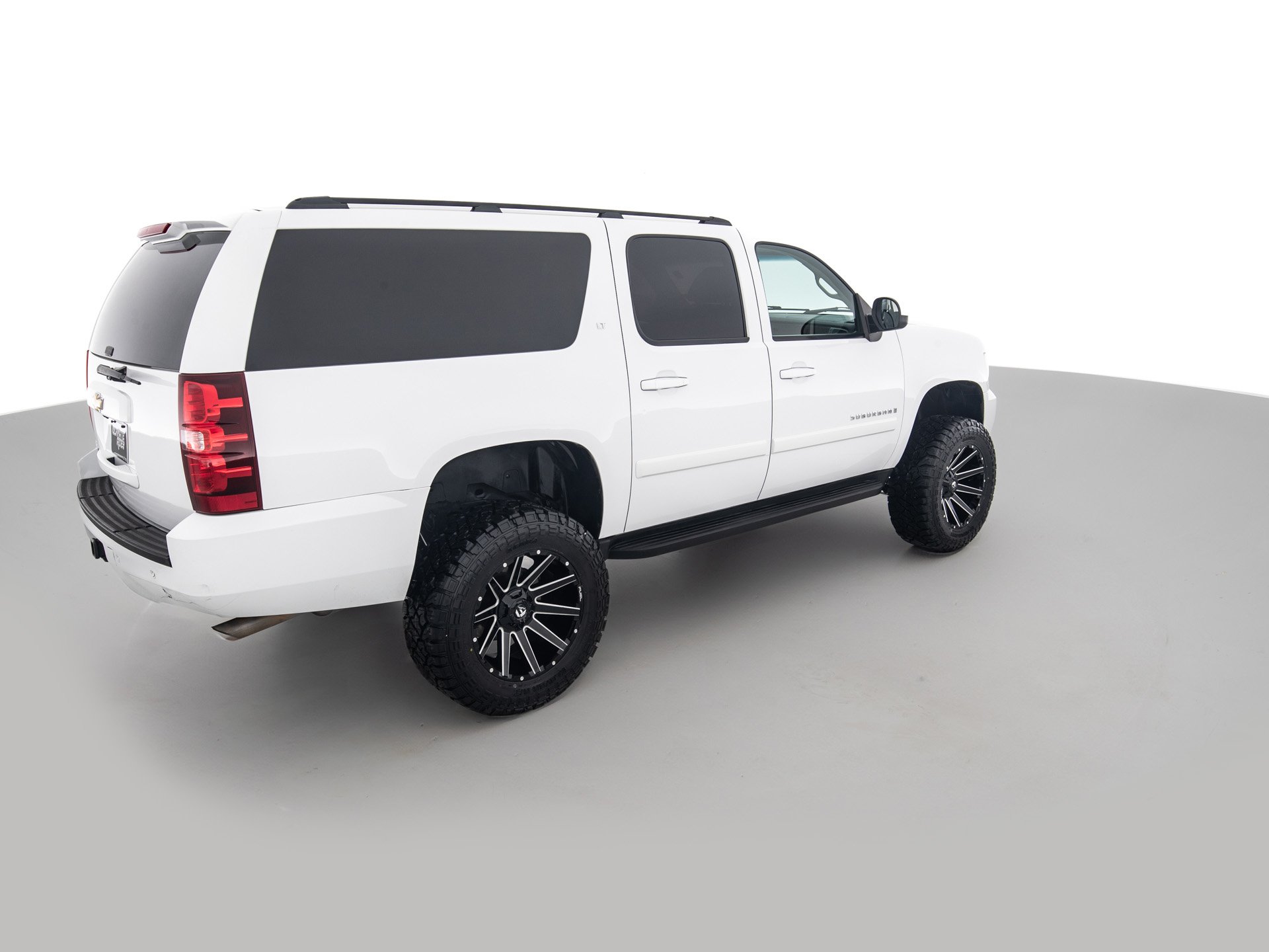 white chevrolet suburban lt 4