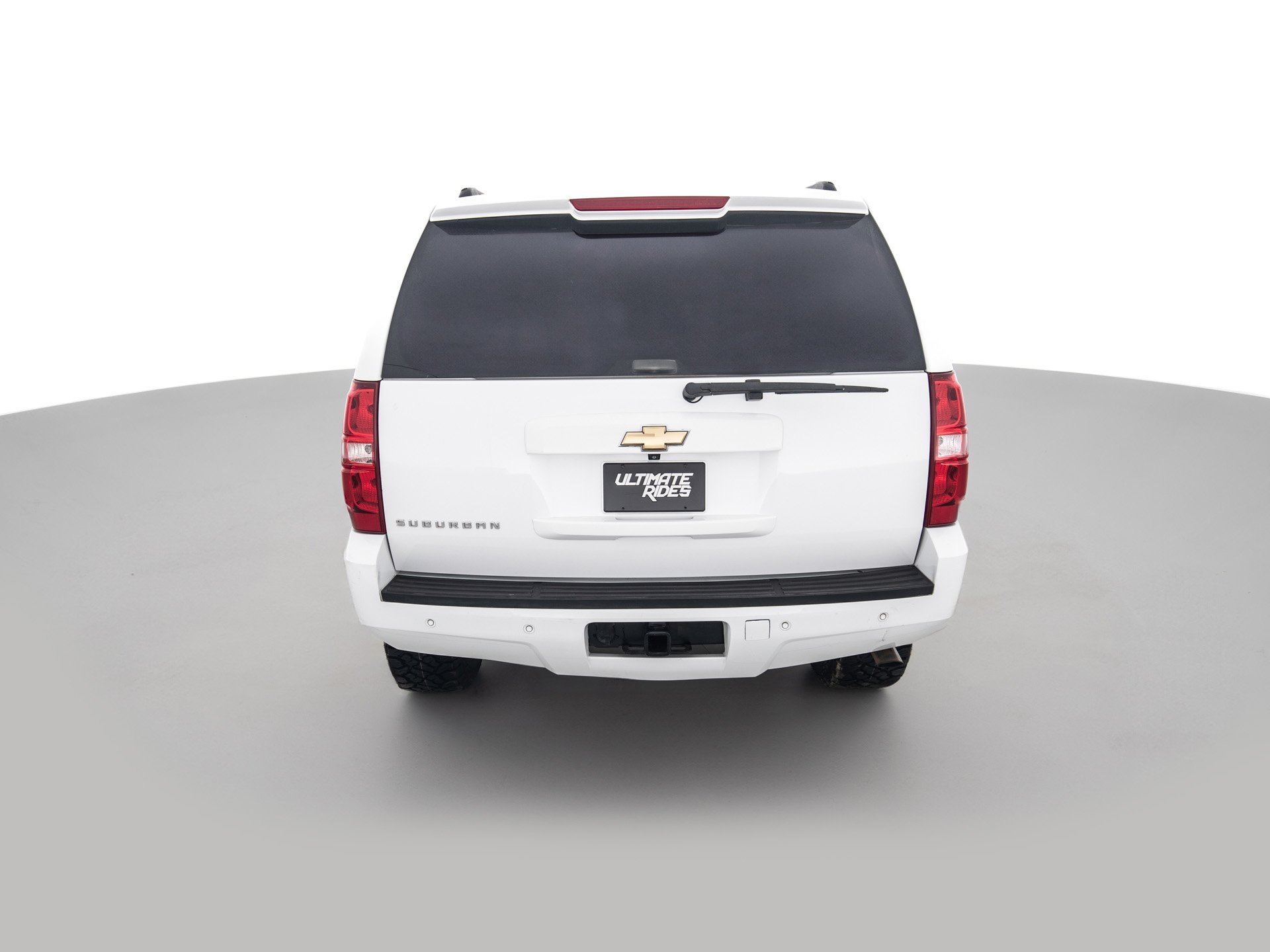 white chevrolet suburban lt 5