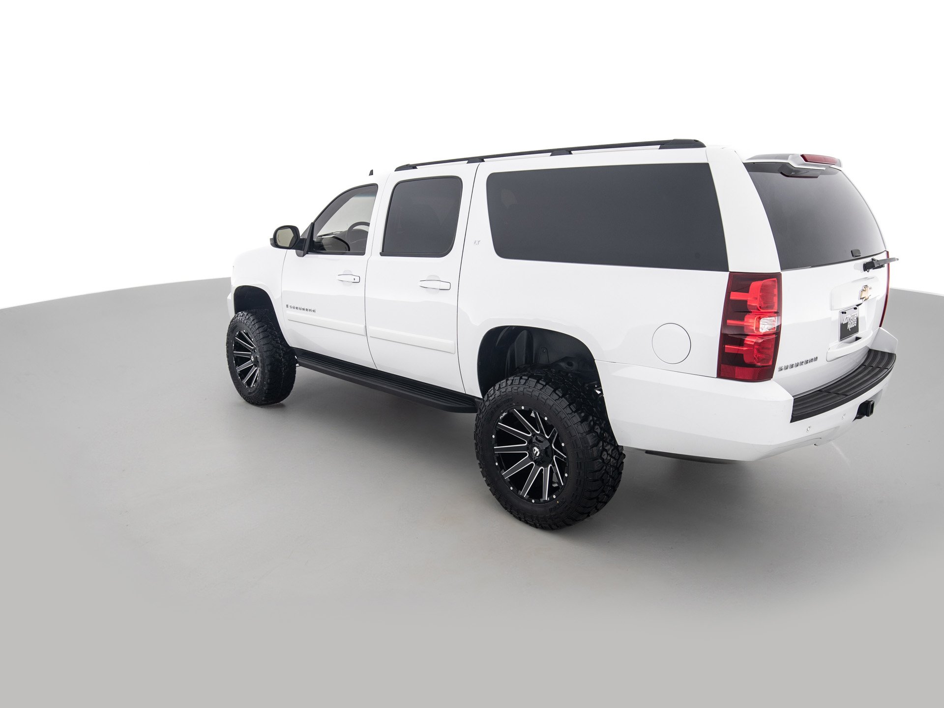 white chevrolet suburban lt 6