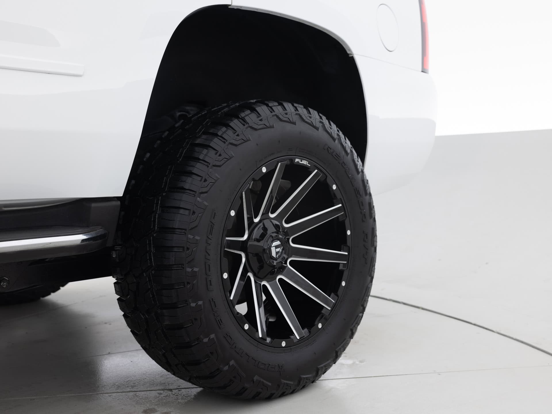 Used White Chevrolet Tahoe-10 for Sale