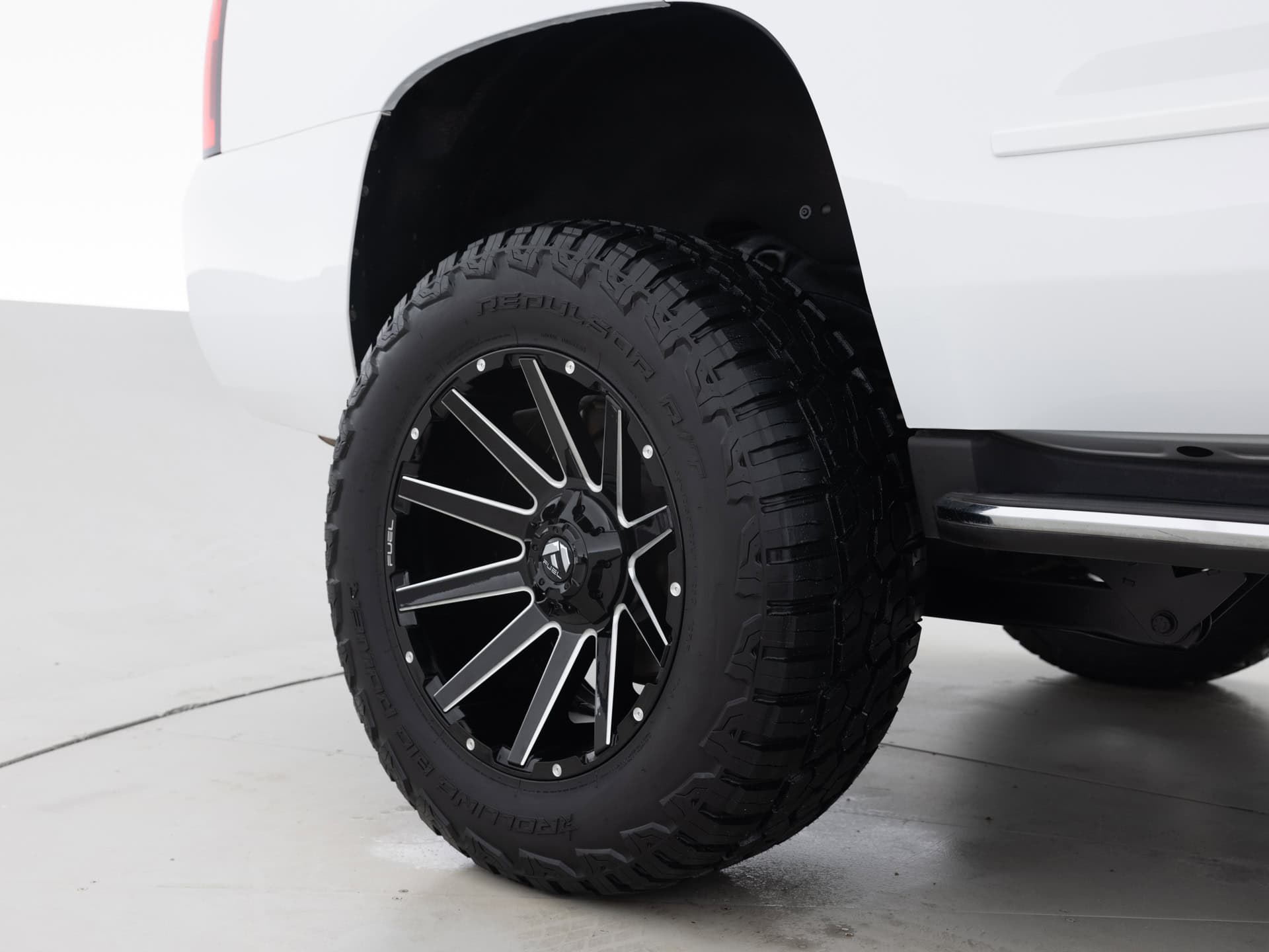 Used White Chevrolet Tahoe-11 for Sale