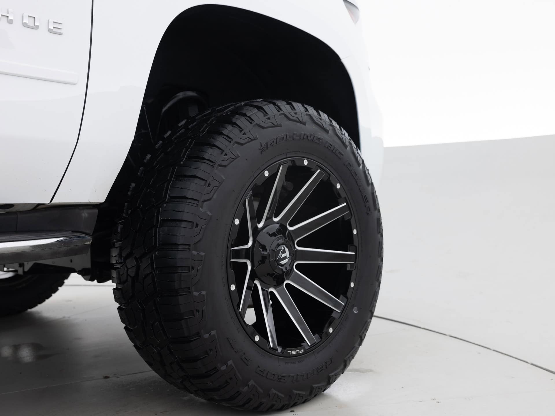 Used White Chevrolet Tahoe-12 for Sale