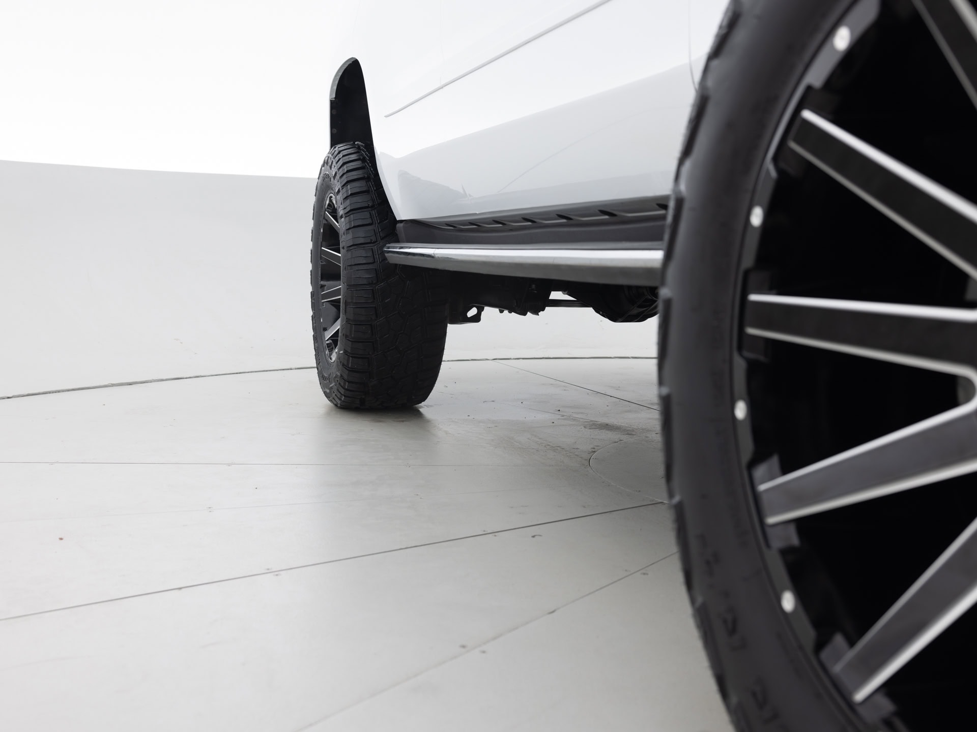 Used White Chevrolet Tahoe-13 for Sale