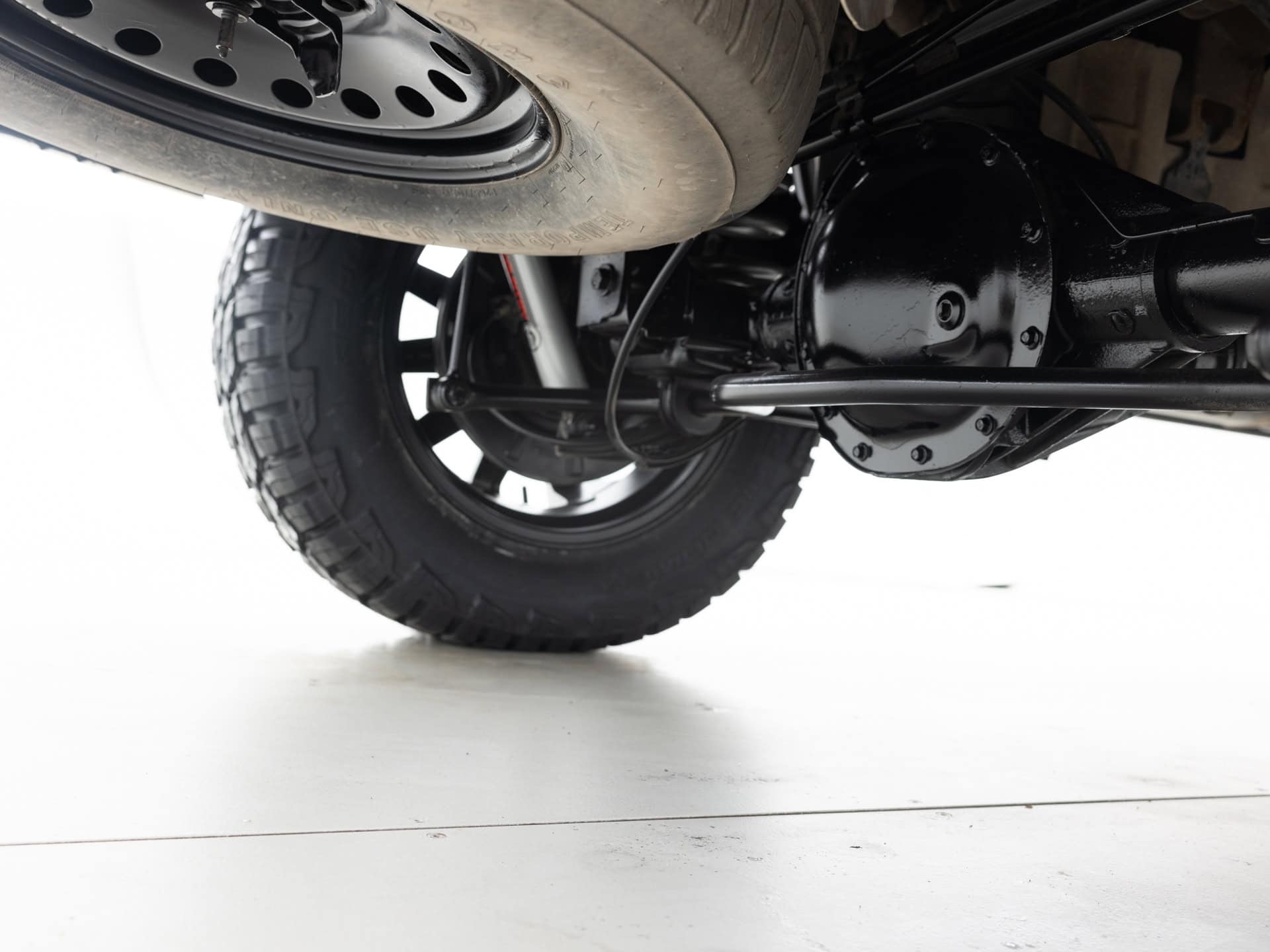 Used White Chevrolet Tahoe-15 for Sale