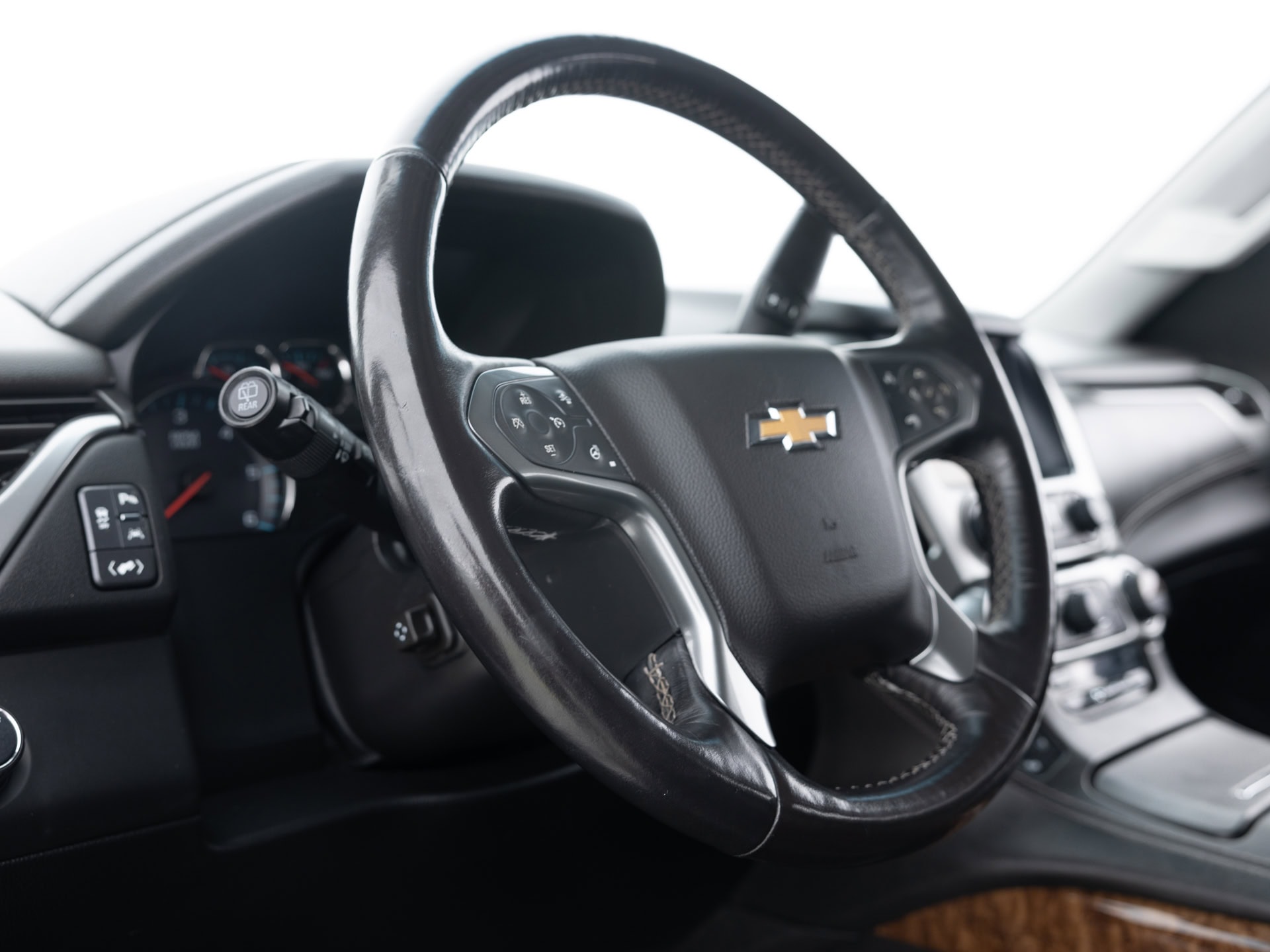 Used White Chevrolet Tahoe-19 for Sale