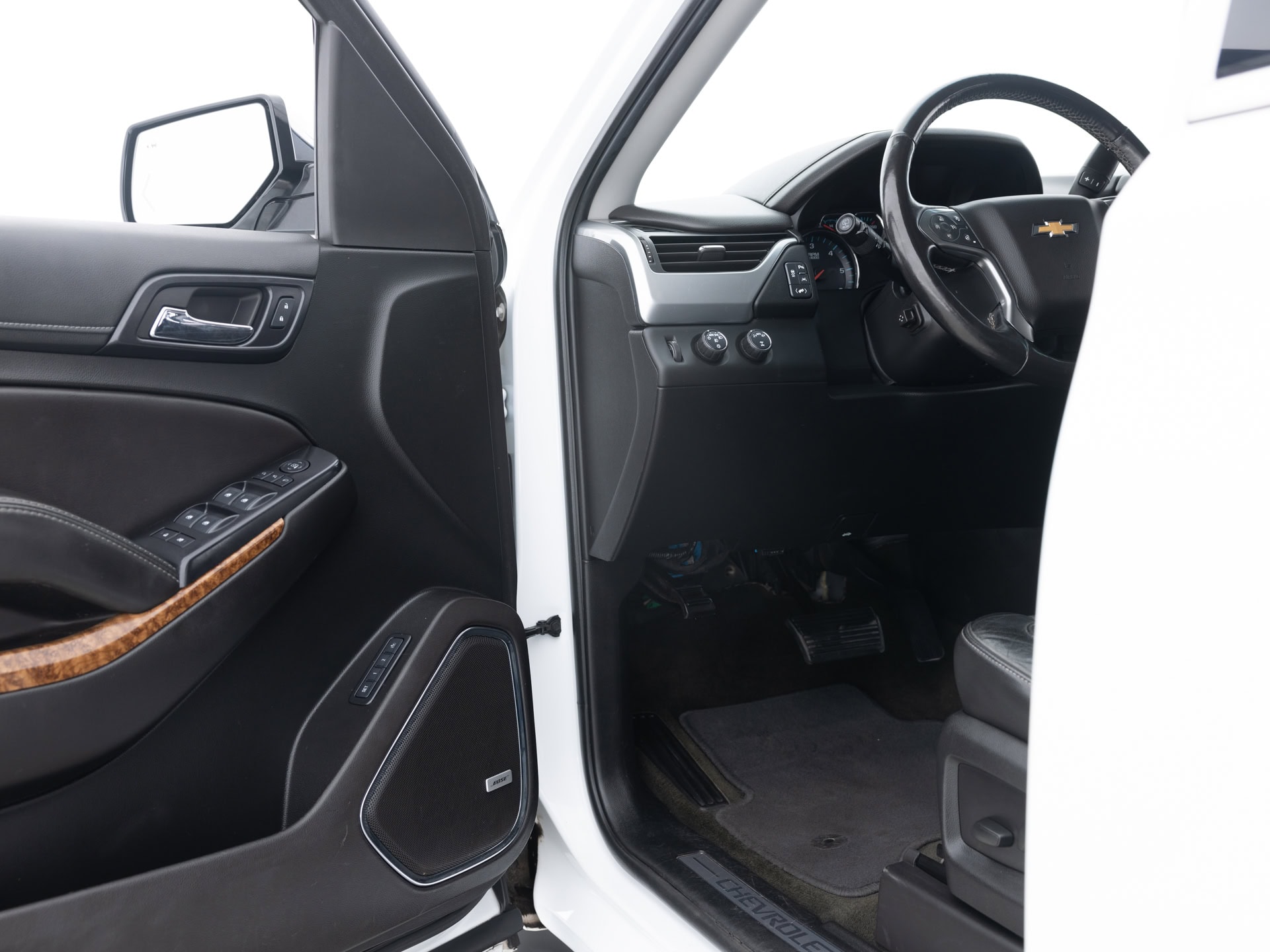 Used White Chevrolet Tahoe-20 for Sale