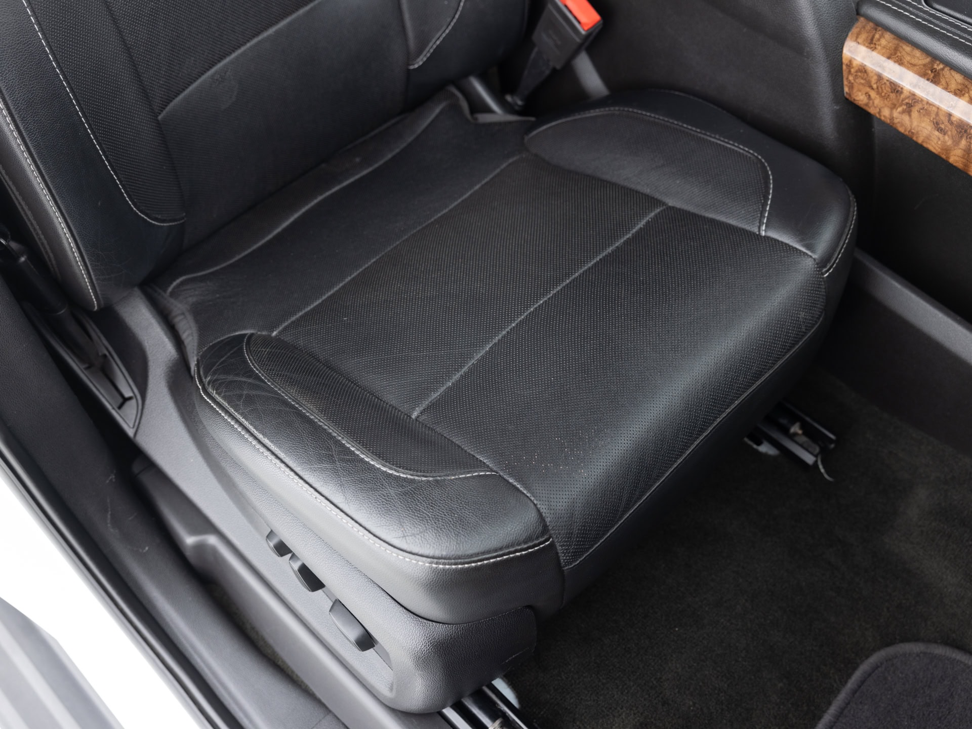 Used White Chevrolet Tahoe-21 for Sale