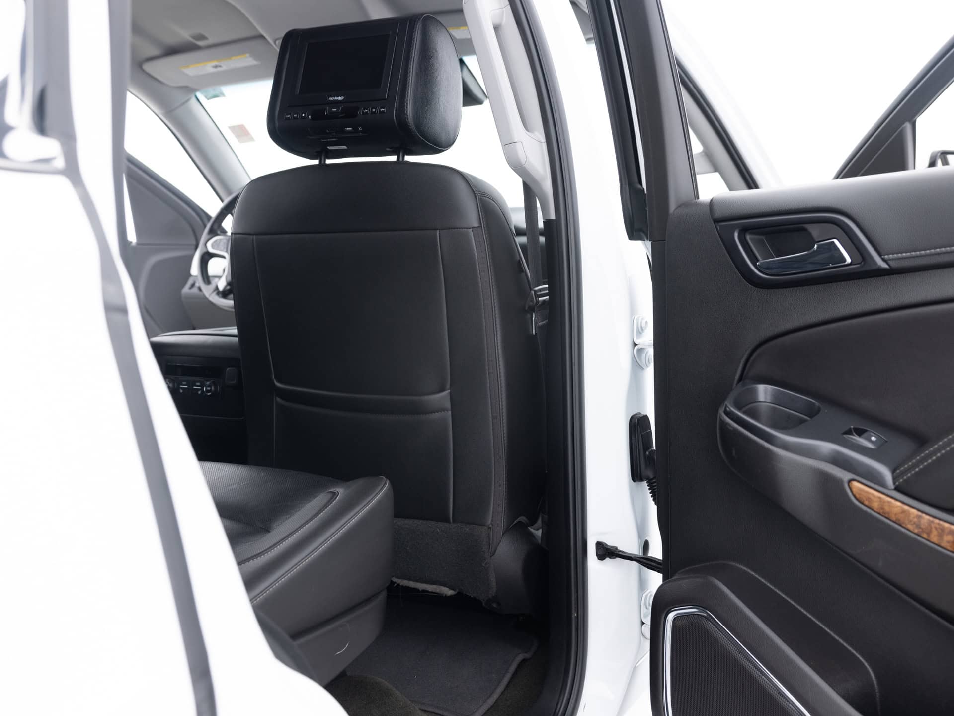 Used White Chevrolet Tahoe-26 for Sale