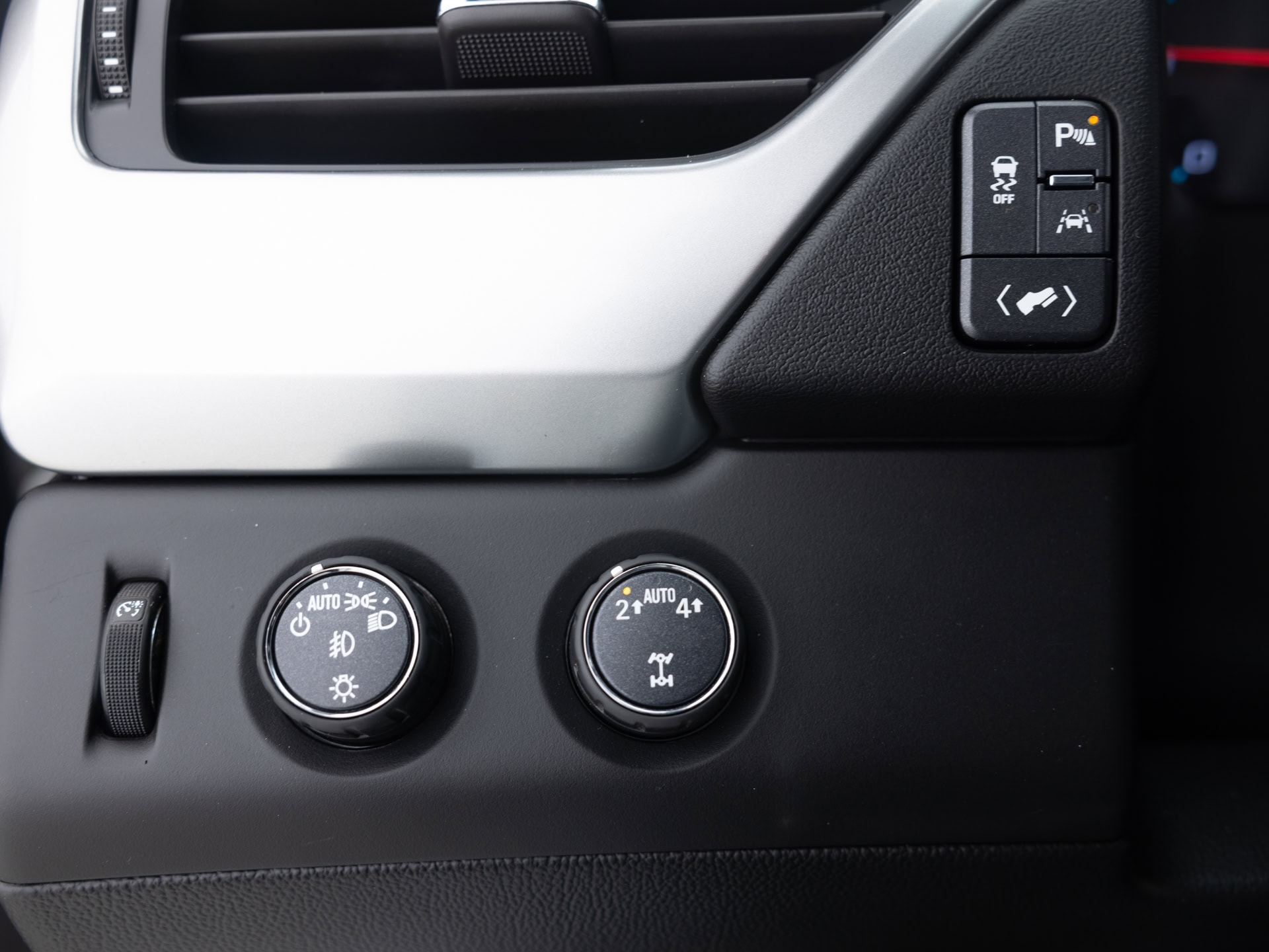 Used White Chevrolet Tahoe-34 for Sale