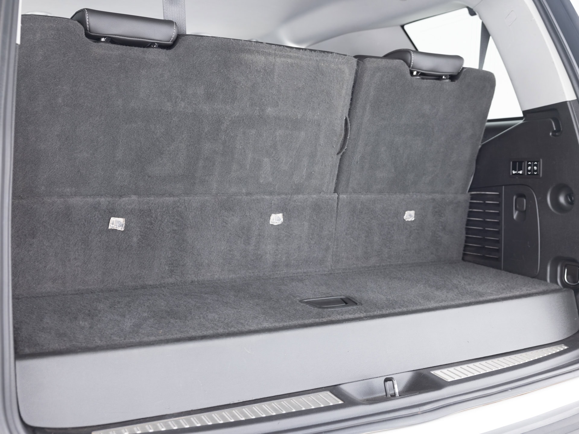 Used White Chevrolet Tahoe-38 for Sale