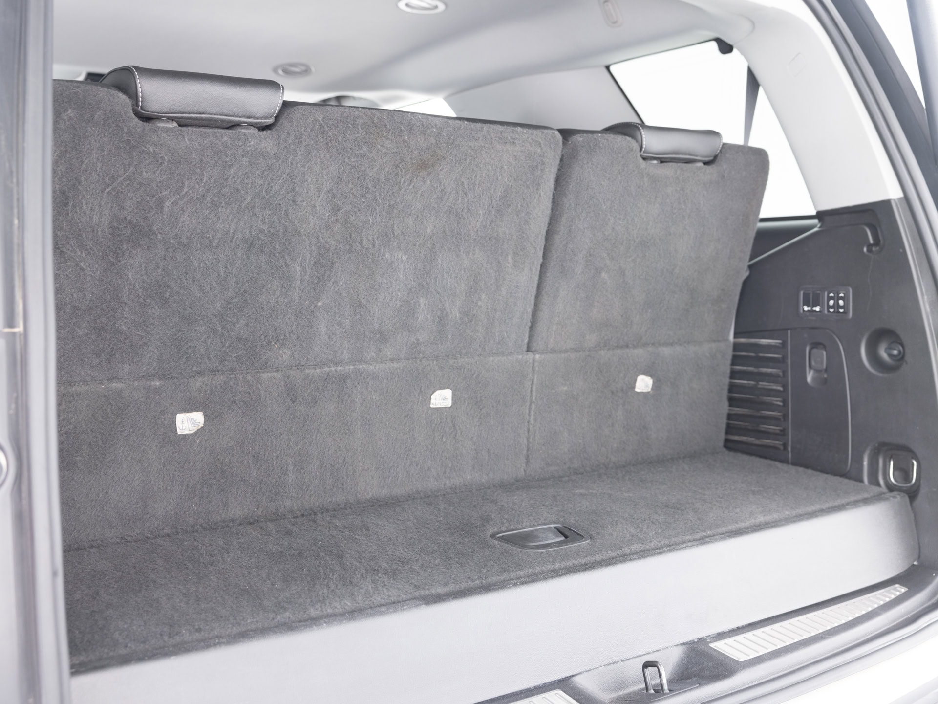 Used White Chevrolet Tahoe-39 for Sale