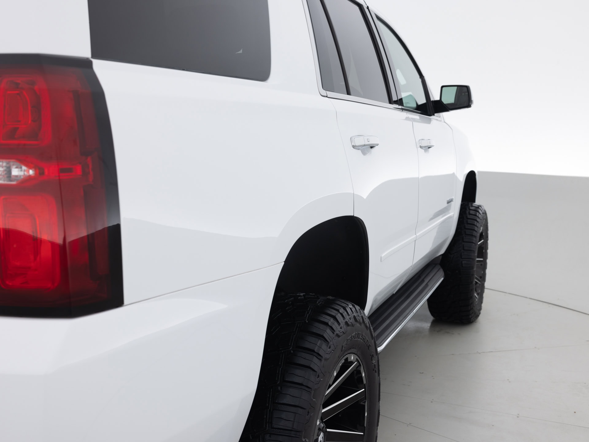 Used White Chevrolet Tahoe-5 for Sale