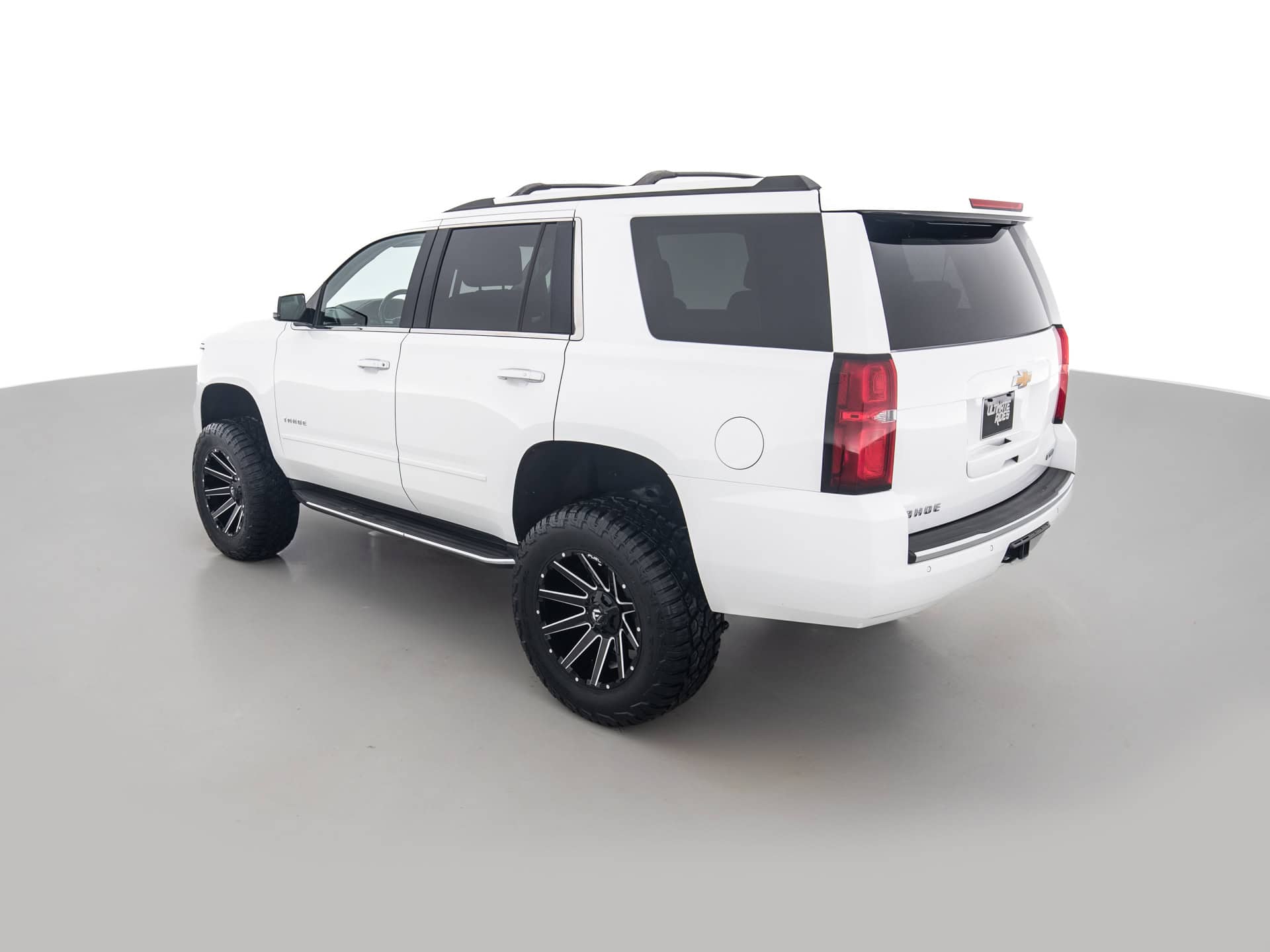 Used White Chevrolet Tahoe-6 for Sale