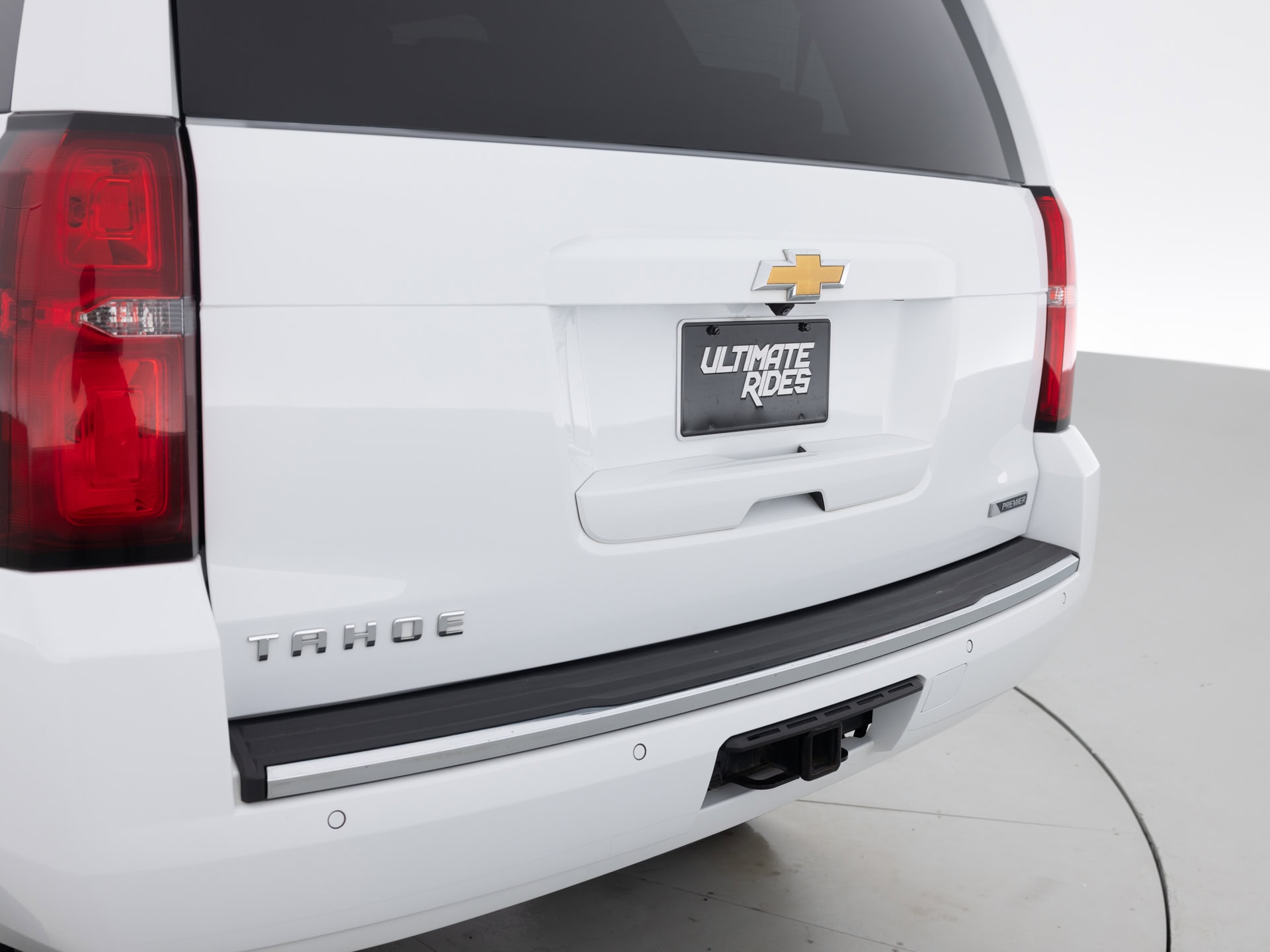 Used White Chevrolet Tahoe-8 for Sale