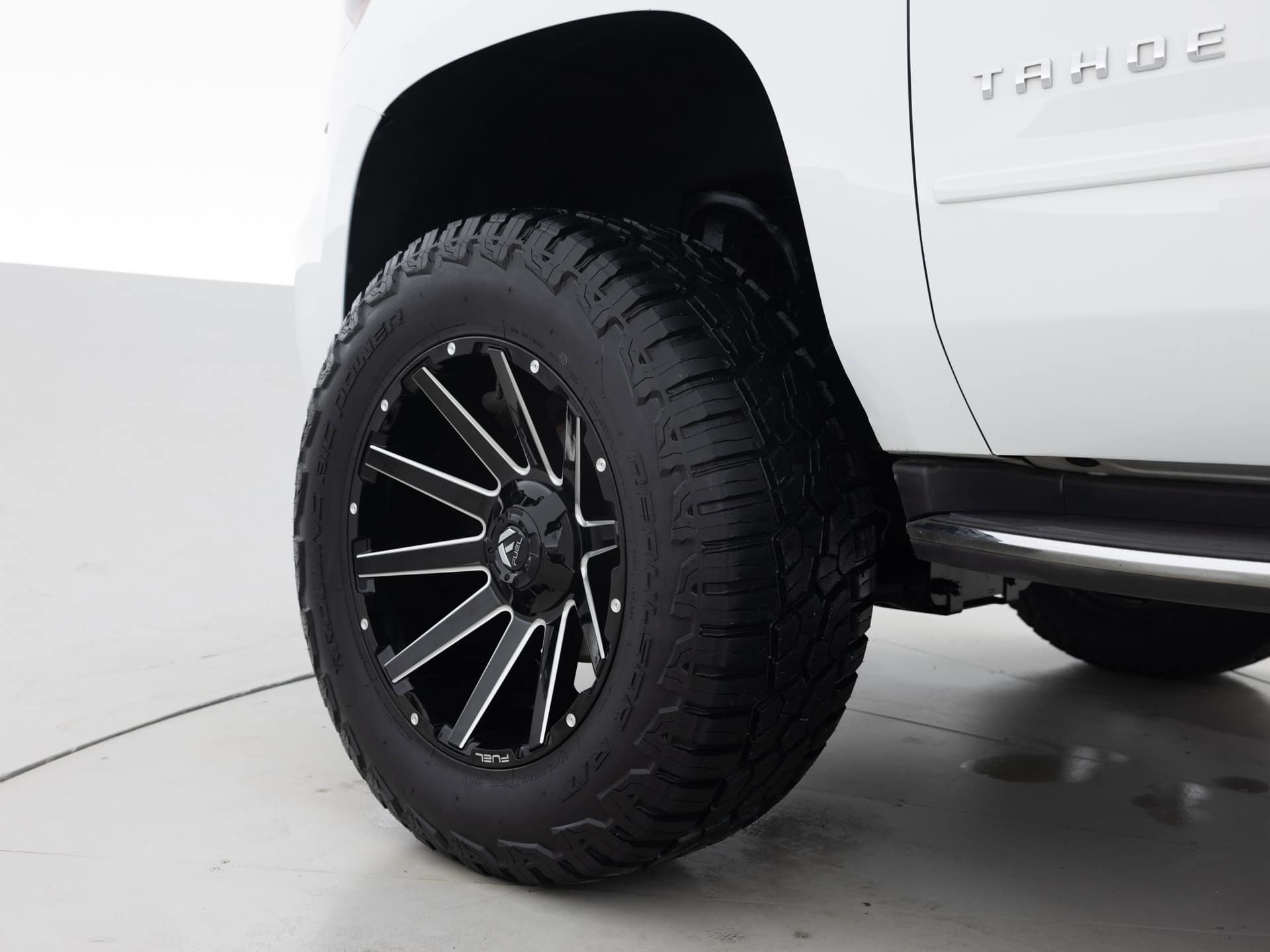 Used White Chevrolet Tahoe-9 for Sale