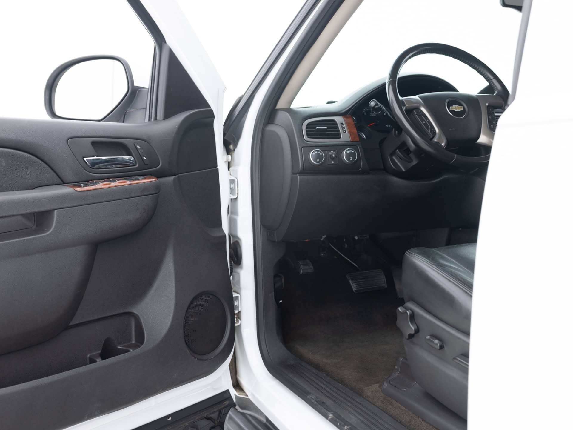 Used White Chevrolet Tahoe LTZ-20 for Sale