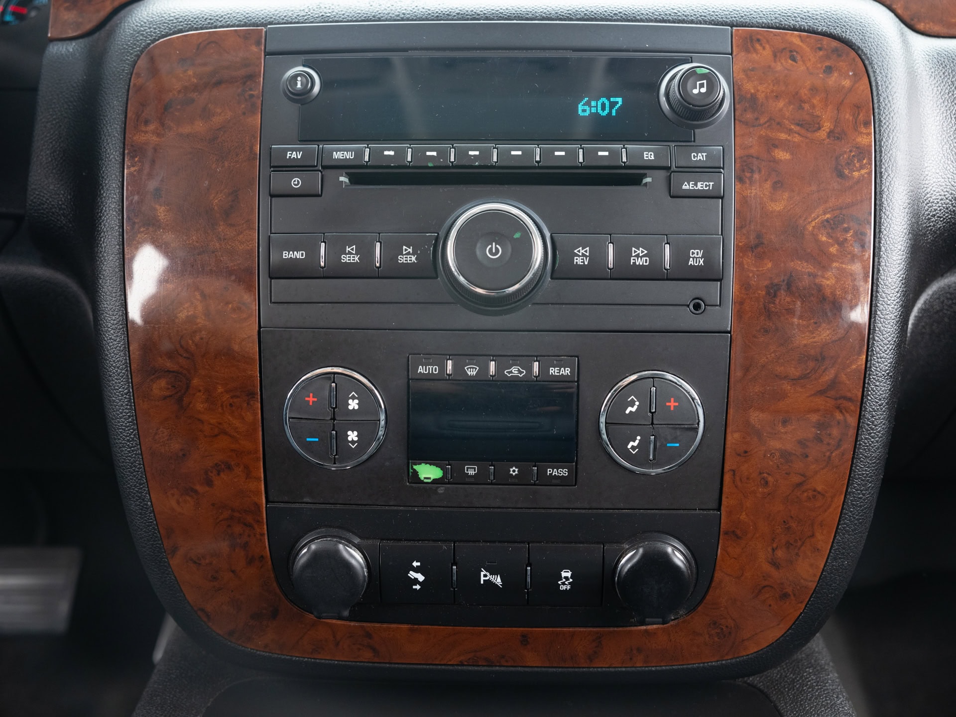 Used White Chevrolet Tahoe LTZ-27 for Sale