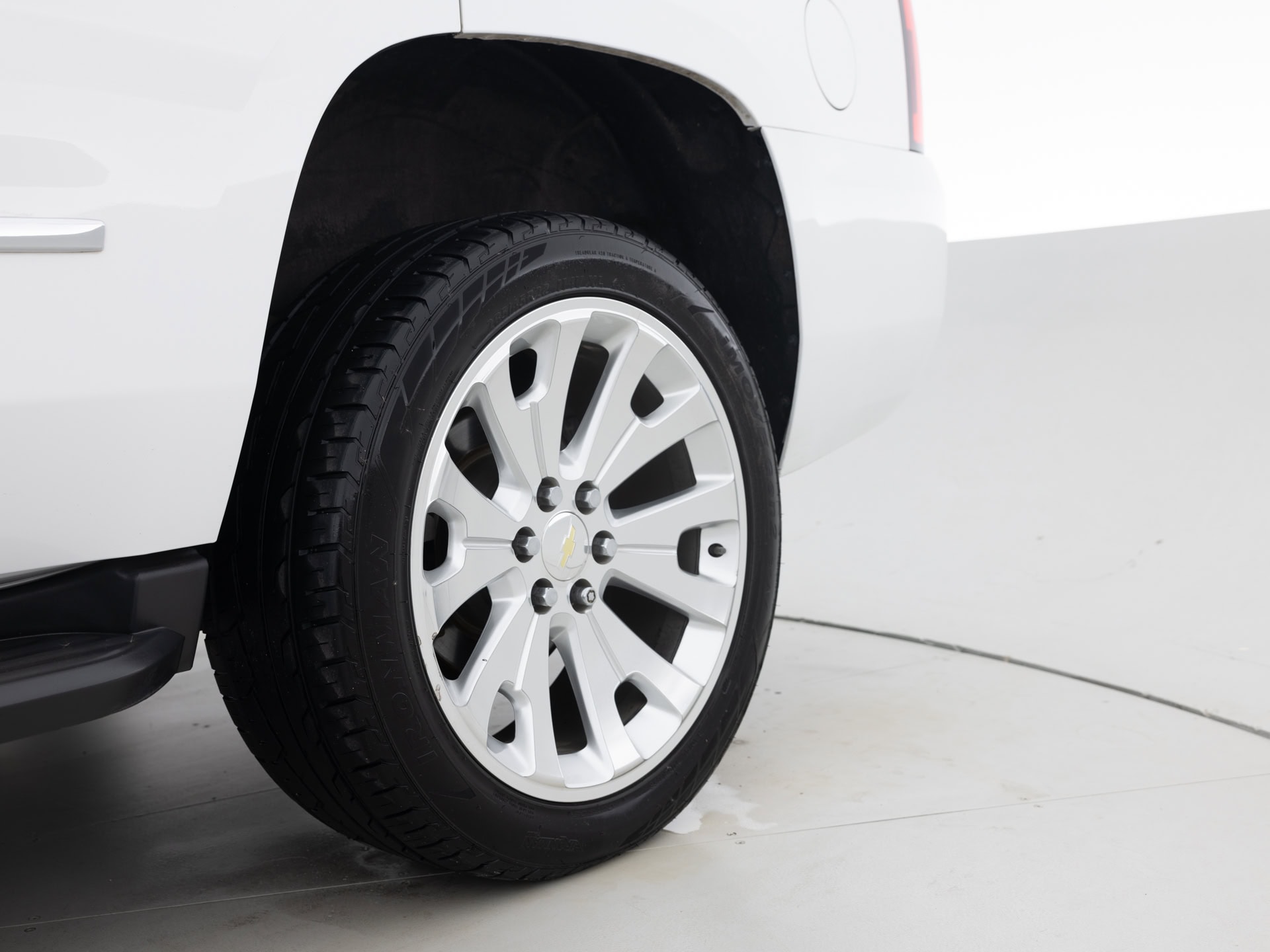 Used White Chevrolet Tahoe LT_-10 for Sale