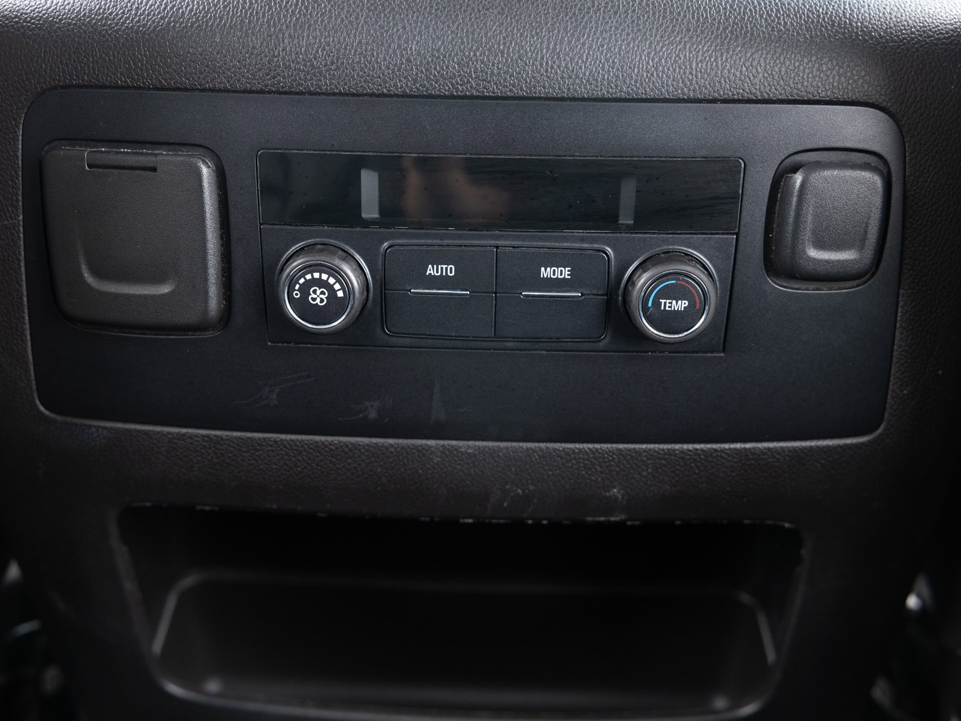 Used White Chevrolet Tahoe LT_-24 for Sale