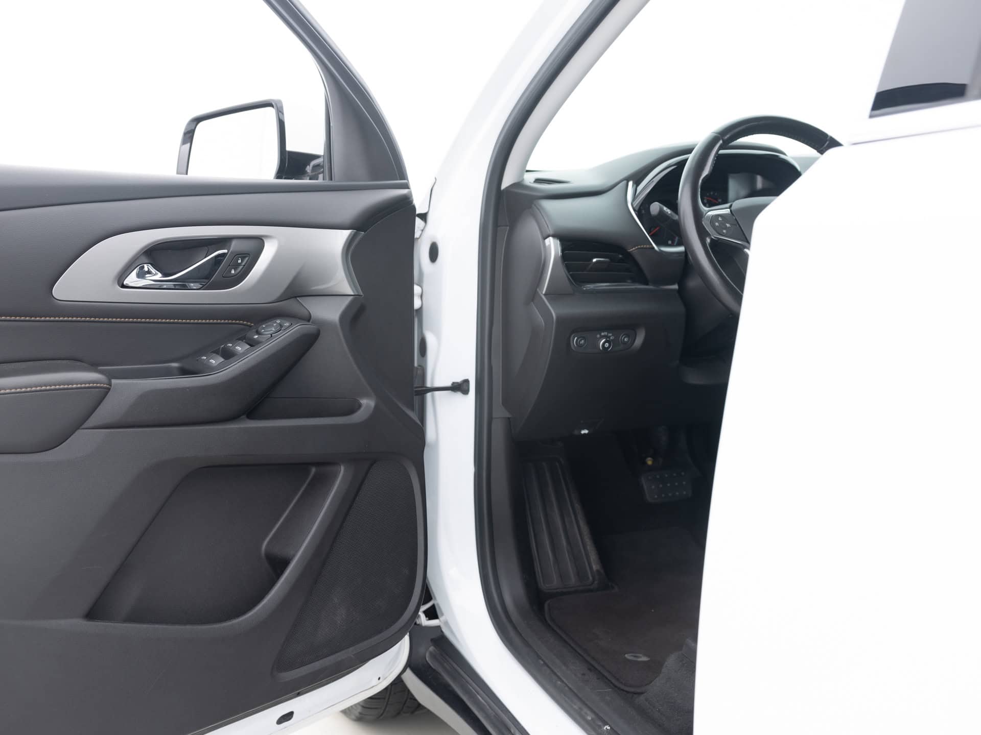 Used White Chevrolet Traverse-16 for Sale