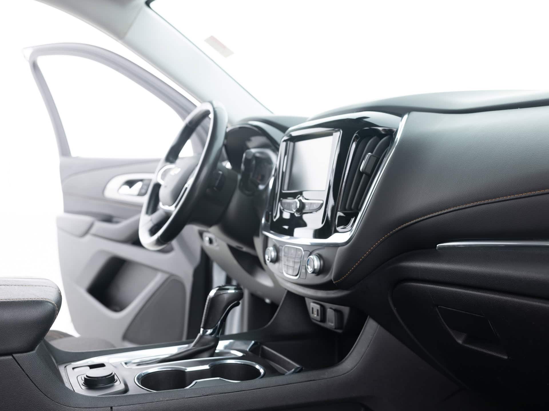 Used White Chevrolet Traverse-19 for Sale