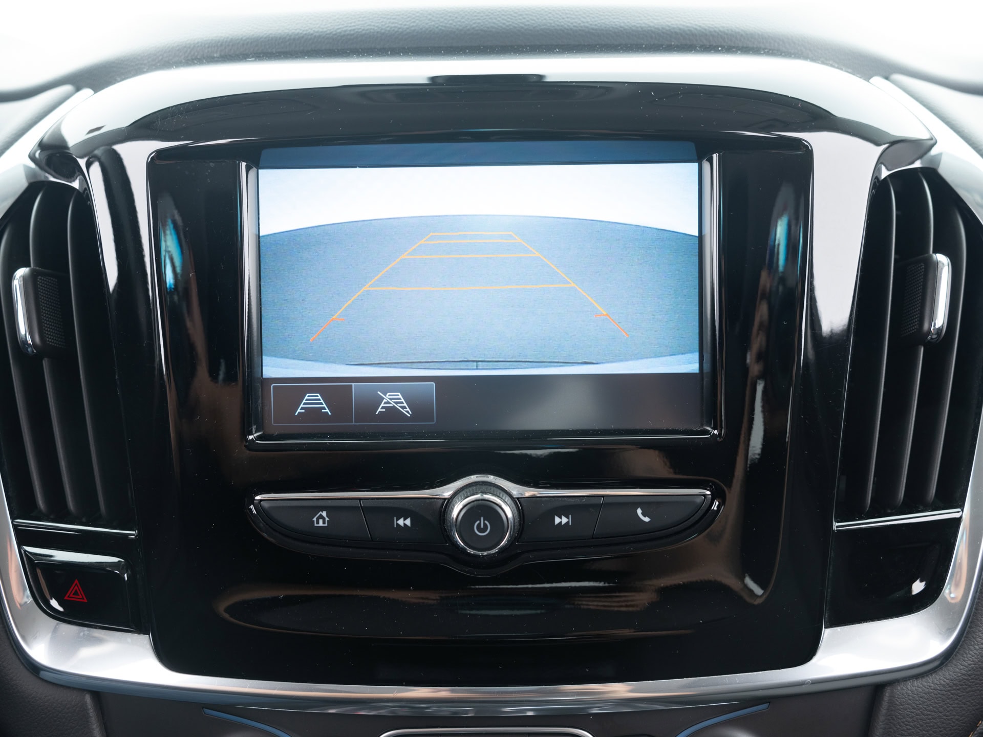 Used White Chevrolet Traverse-27 for Sale