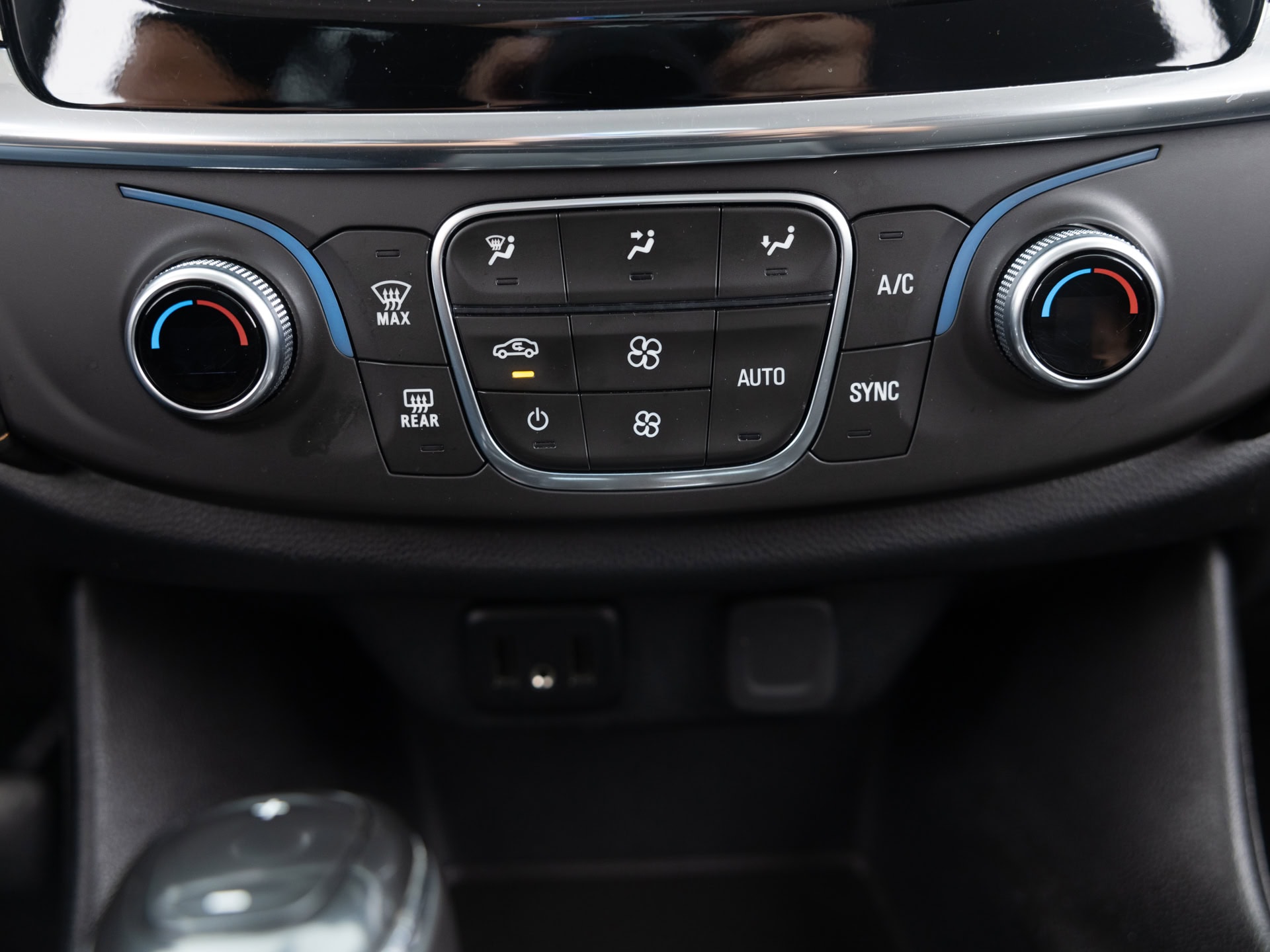 Used White Chevrolet Traverse-28 for Sale