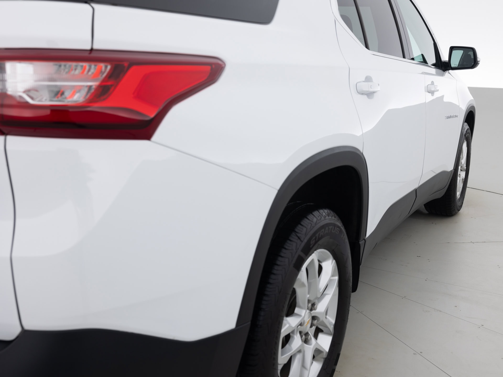 Used White Chevrolet Traverse-5 for Sale