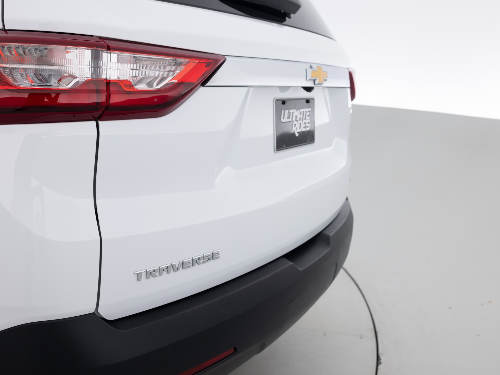 Used White Chevrolet Traverse-8 for Sale