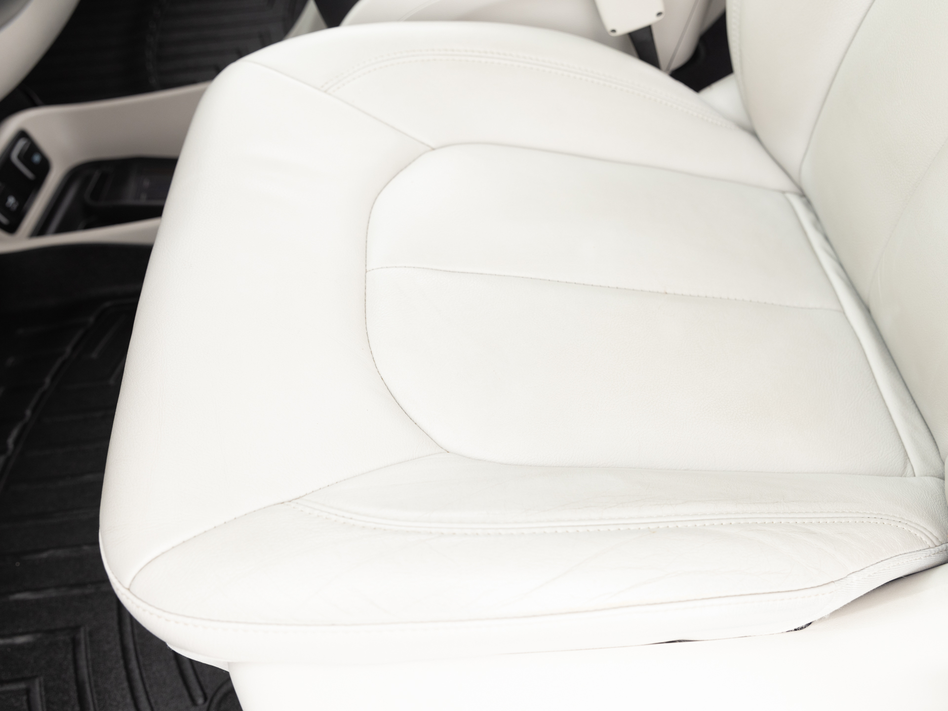 Used White Chrysler Pacifica Touring-11 for Sale