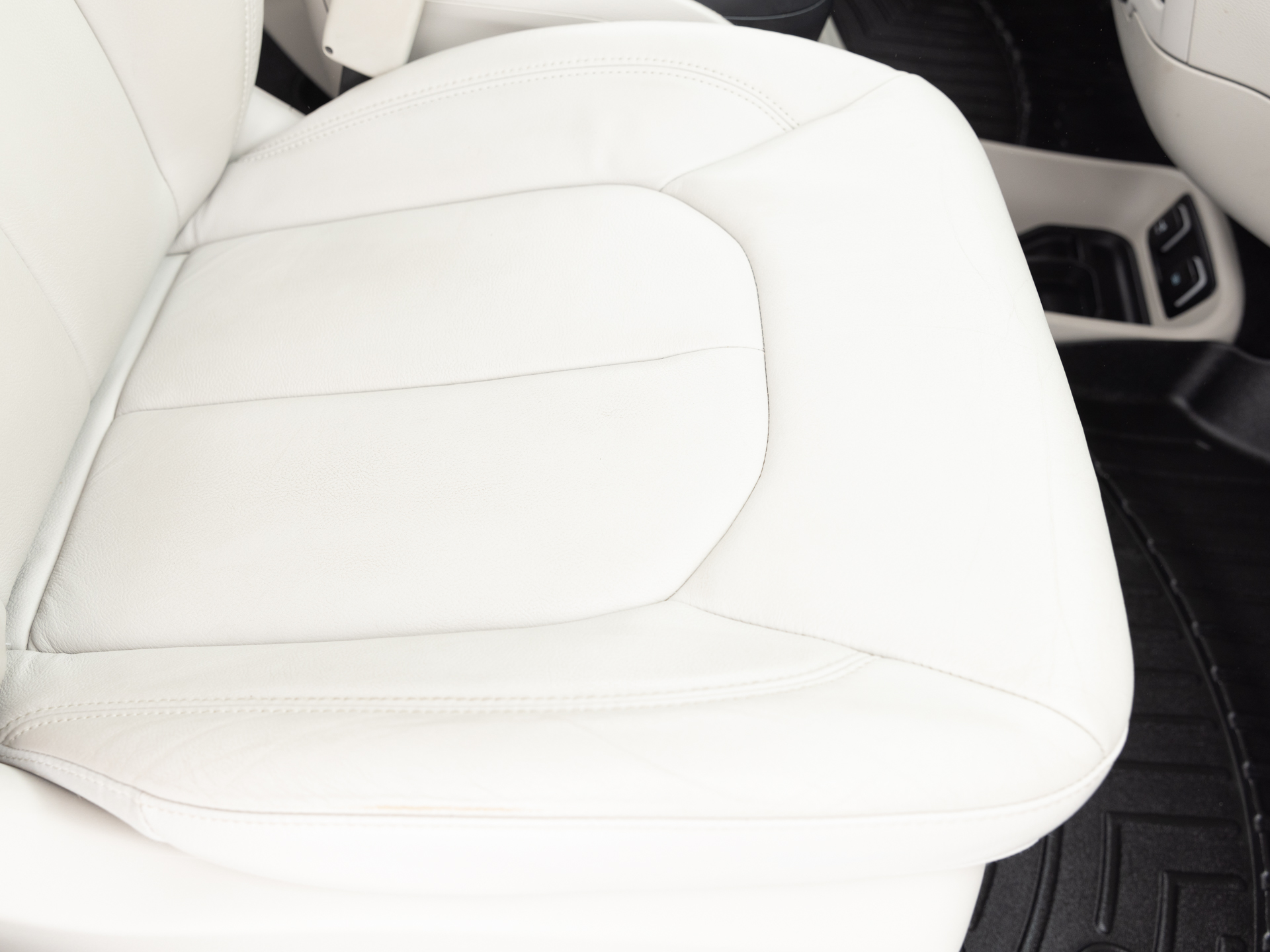 Used White Chrysler Pacifica Touring-15 for Sale