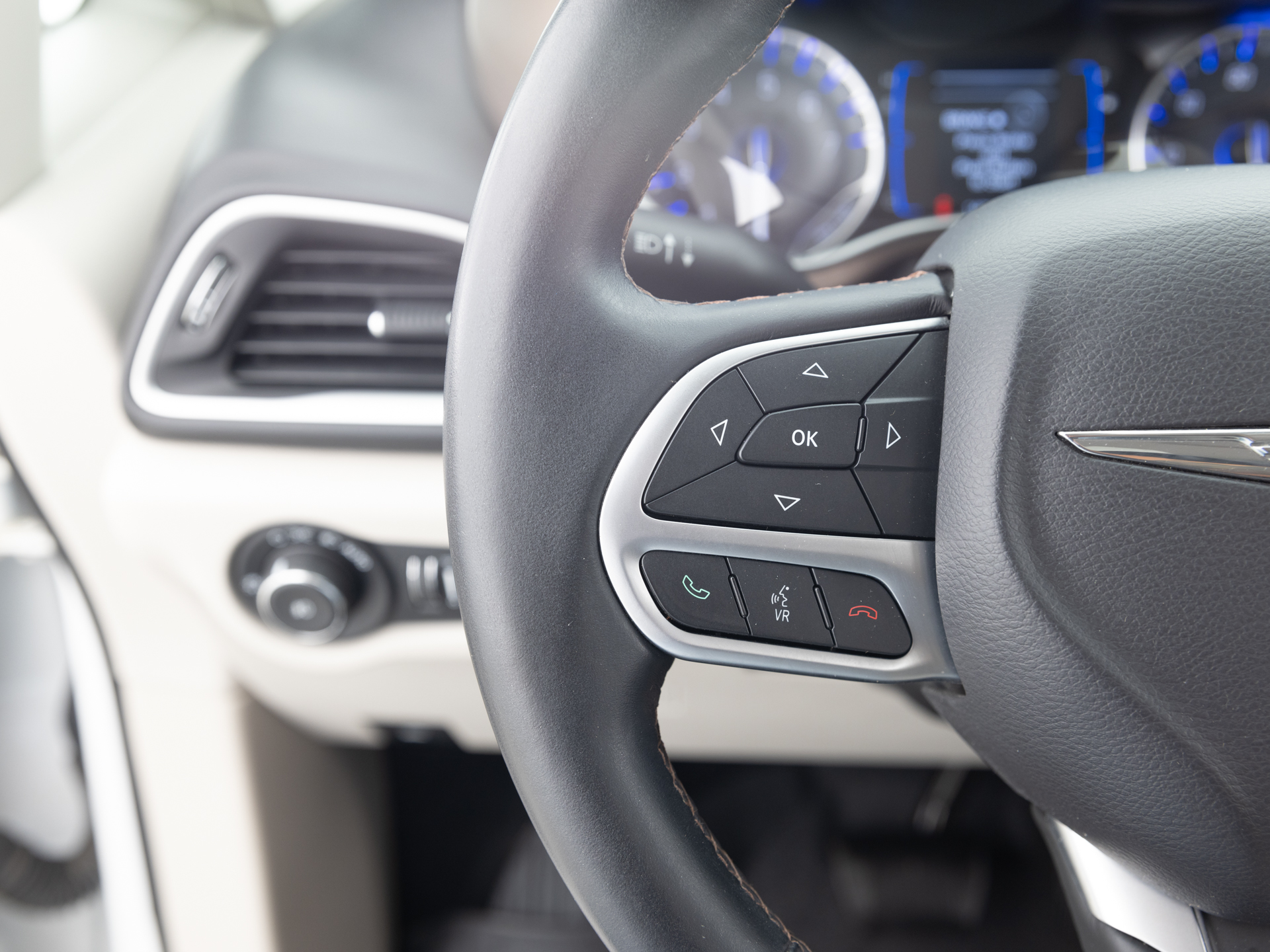 Used White Chrysler Pacifica Touring-26 for Sale